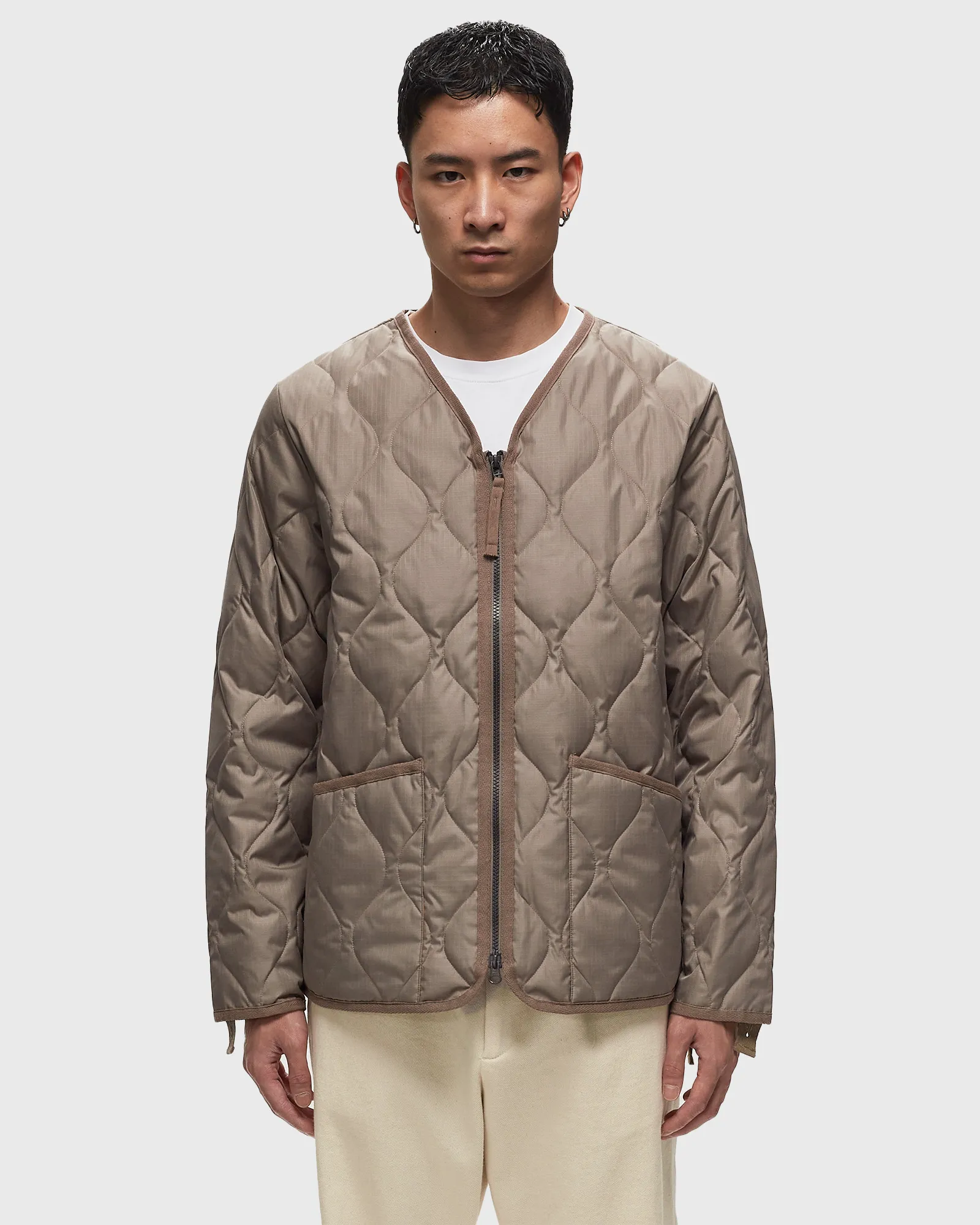 Taion MILITARY ZIP V-NECK DOWN JACKET