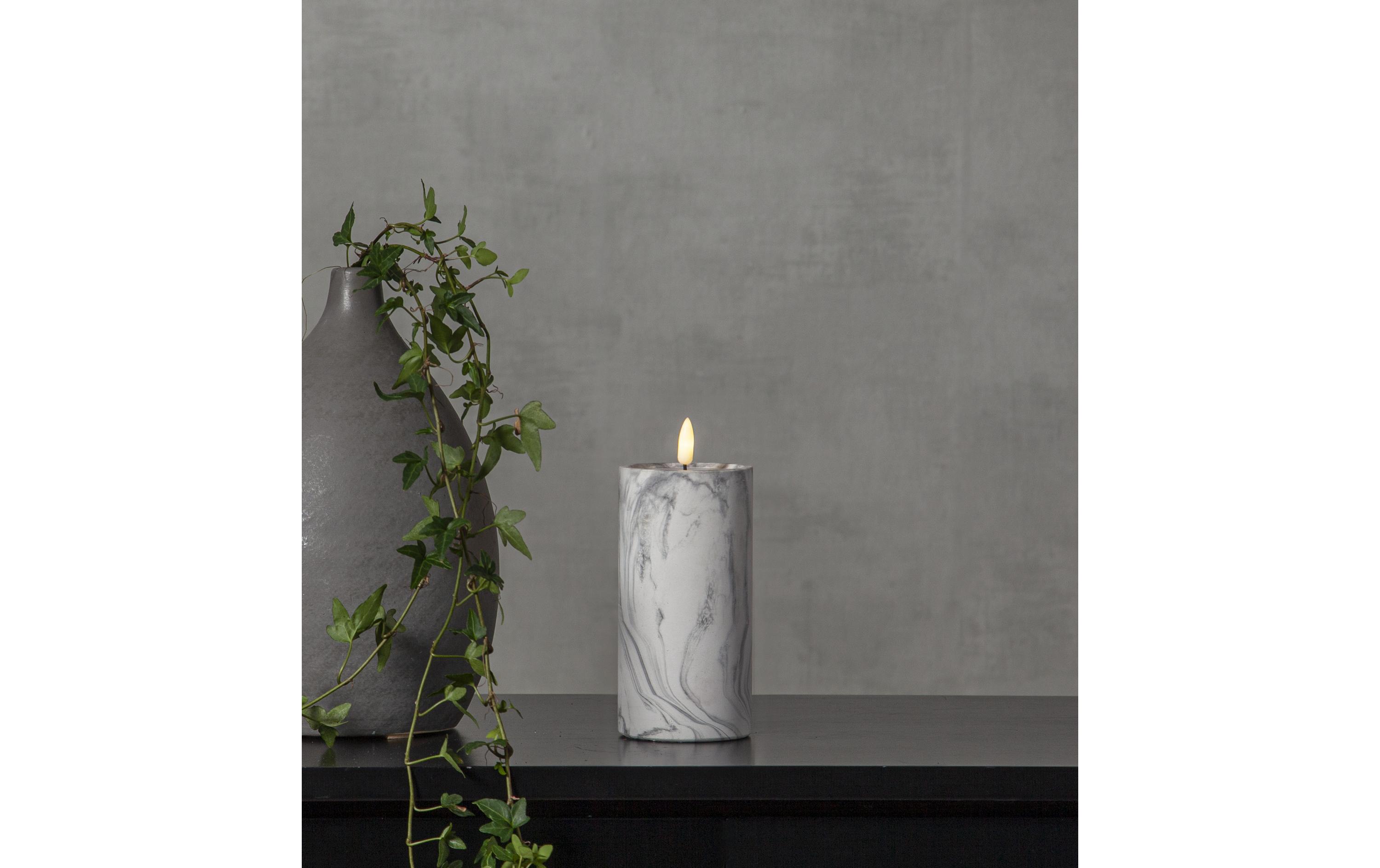LED-Kerze Pillar Flamme Marble Ø 7.5 x 17.5 cm, GrauLED Kerze mit tanzender Flamme