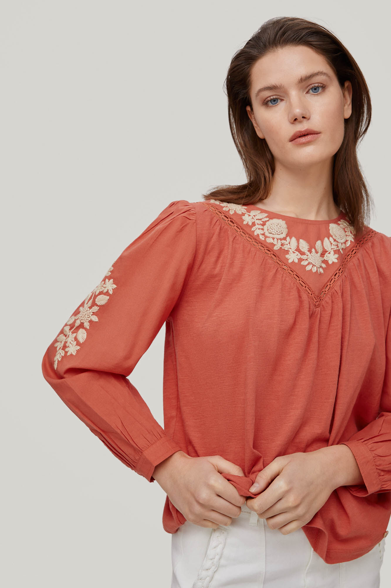Camiseta bordada à mão - Laranja