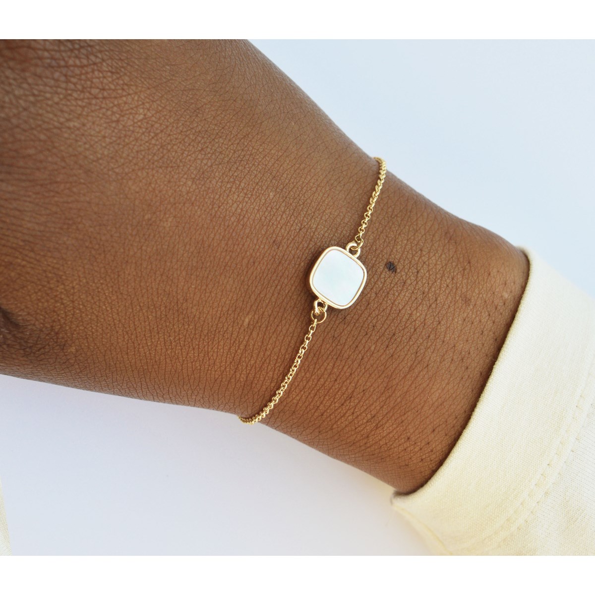 Bracelet chaîne fine et connecteur nacre