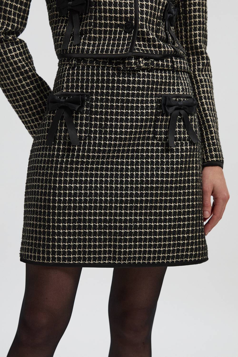 KarenMillen Mini-Jupe Ajustée en Tweed avec Détail Nœud - Taille Haute