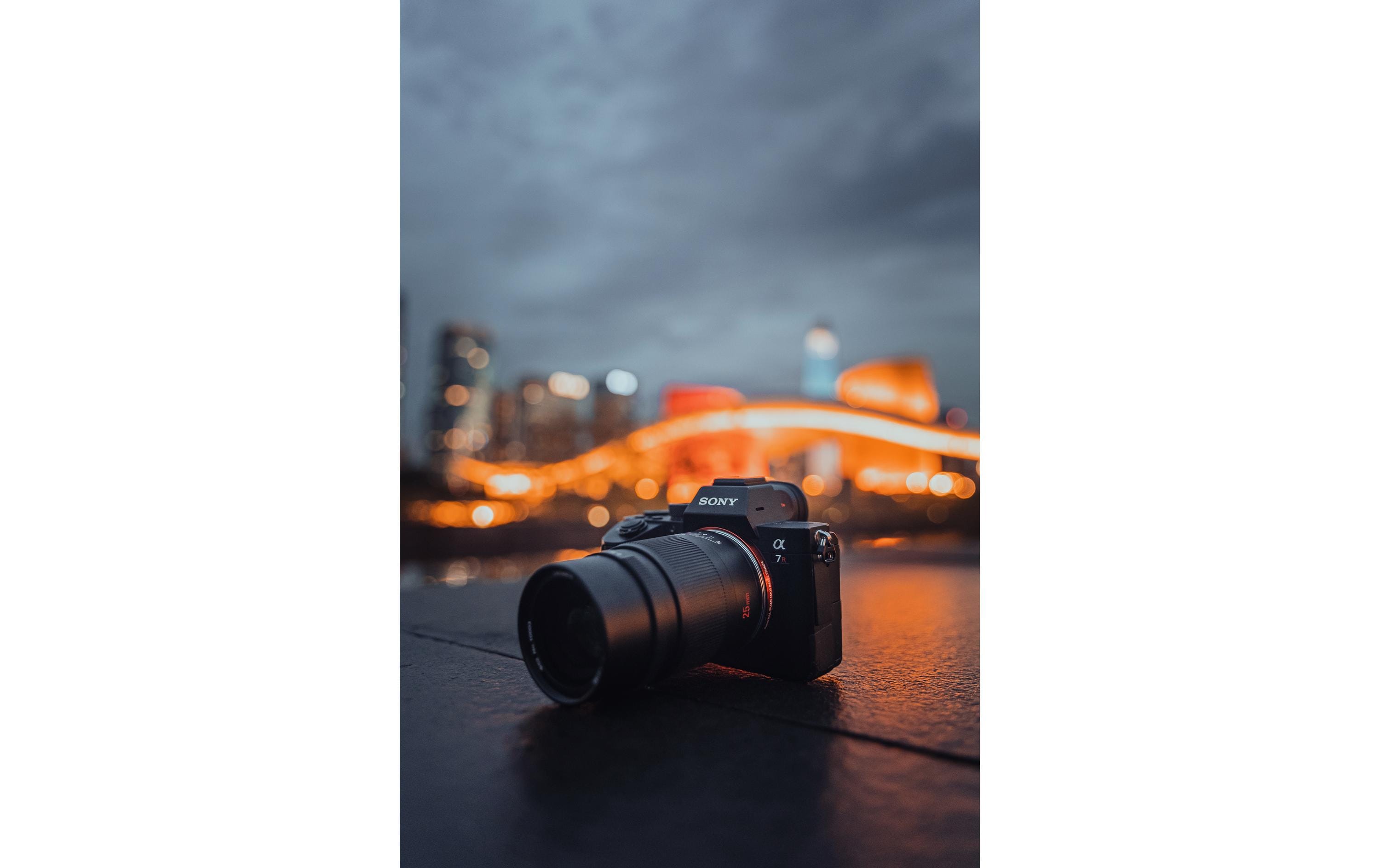 Festbrennweite 25mm F/0.95 – Sony E-Mount<br>Lichtstarkes Festbrennweitenobjektiv mit sanftem Bokeh-Effekt