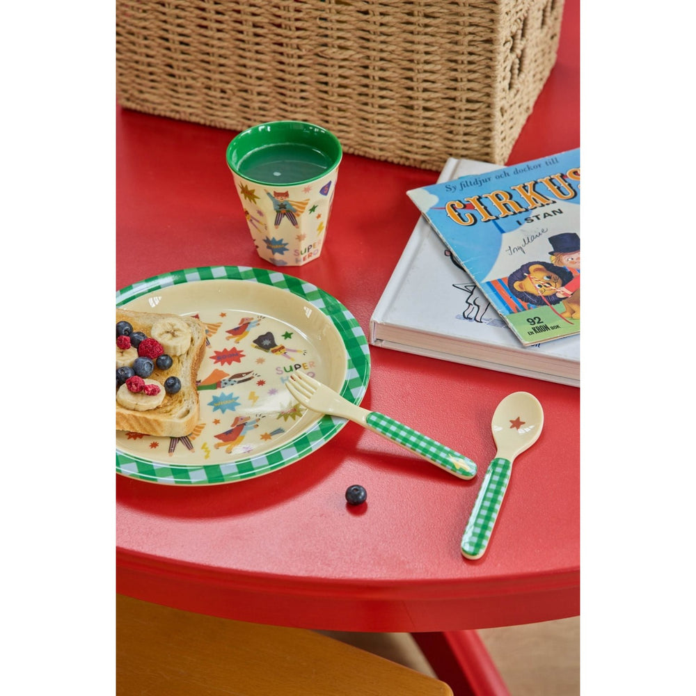 Køb Rice Melamin Kids Lunch Tallerken Med Hero Print - Green