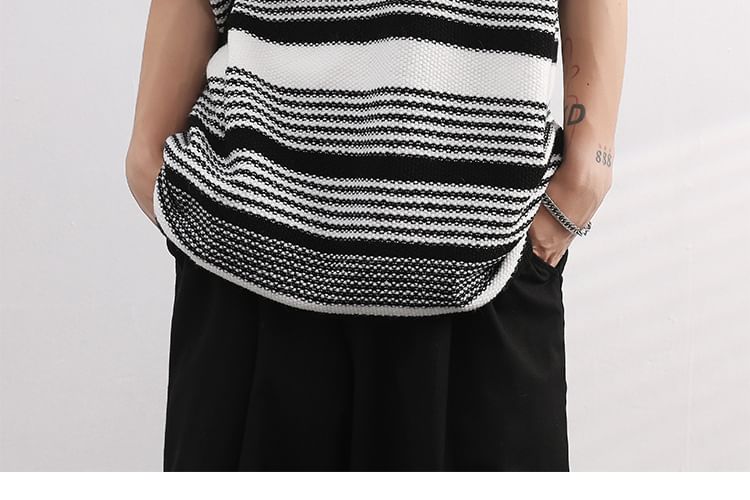 Dubbel wit - V-hals gestreept vest