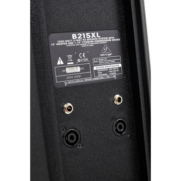 Behringer Eurolive B215XL