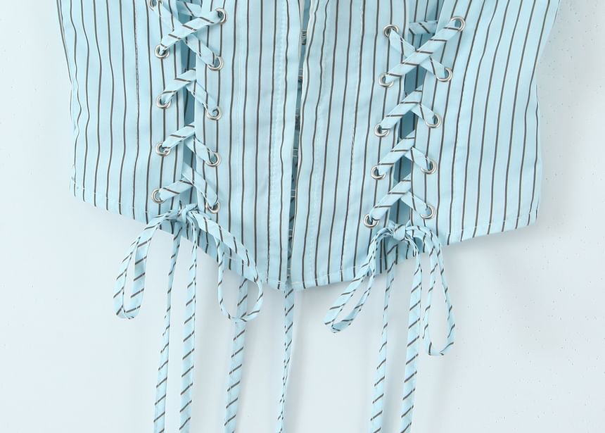 Avauntgardo - Gestreepte crop top met haak-en-oog vetersluiting