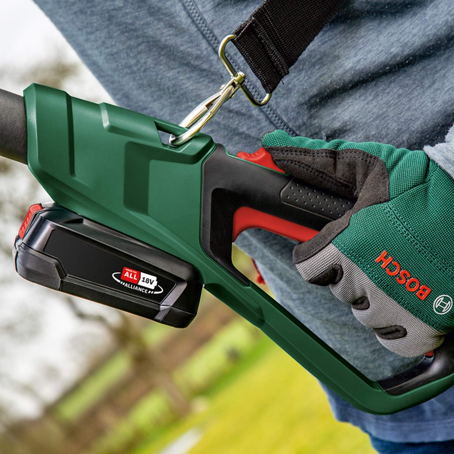 Bosch Home and Garden 06008B3170 Home and Garden UniversalChainPole 18 Cordless Telescopic Chainsaw with 18 V Lithium-Ion Battery