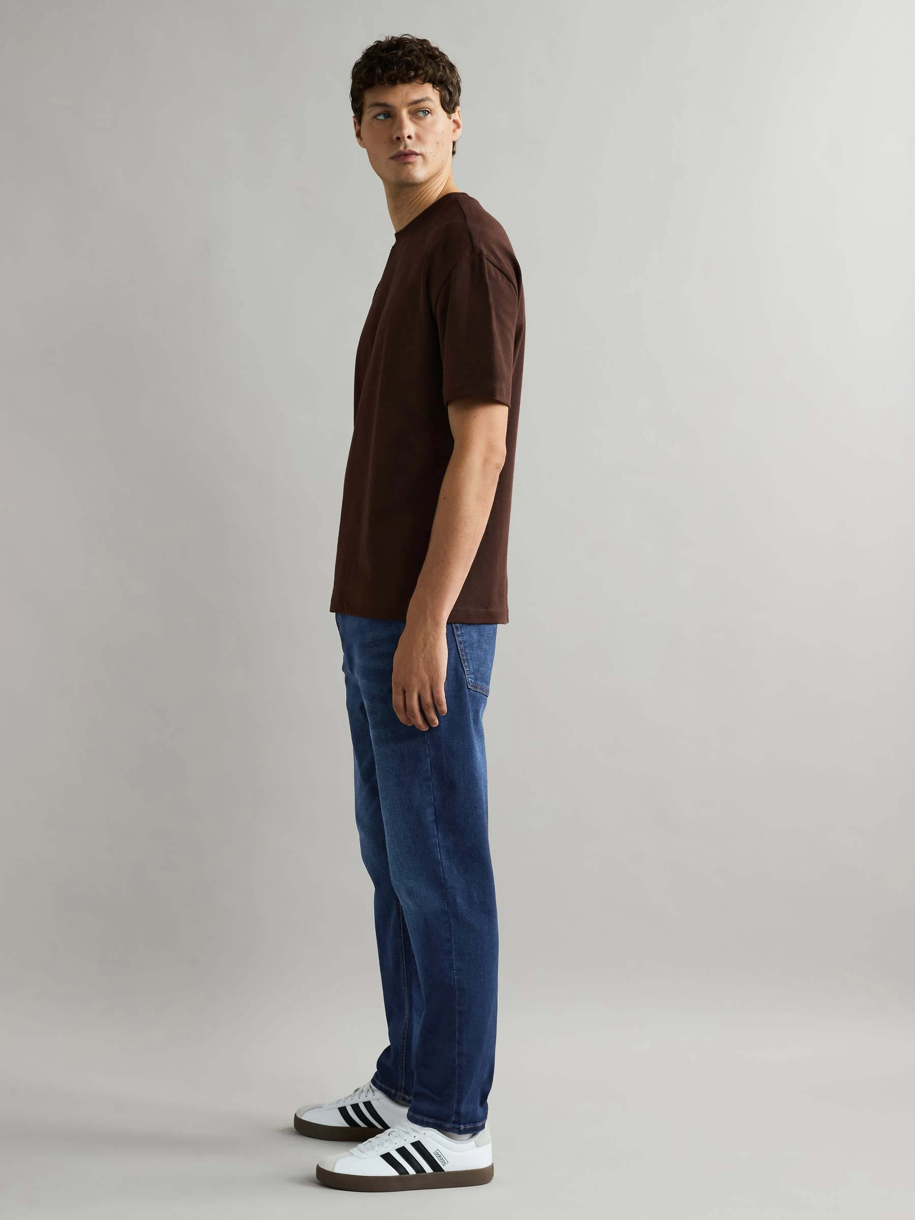 Mediumblauw - Klassieke stretchjeans met standaard taps toelopende pasvorm
