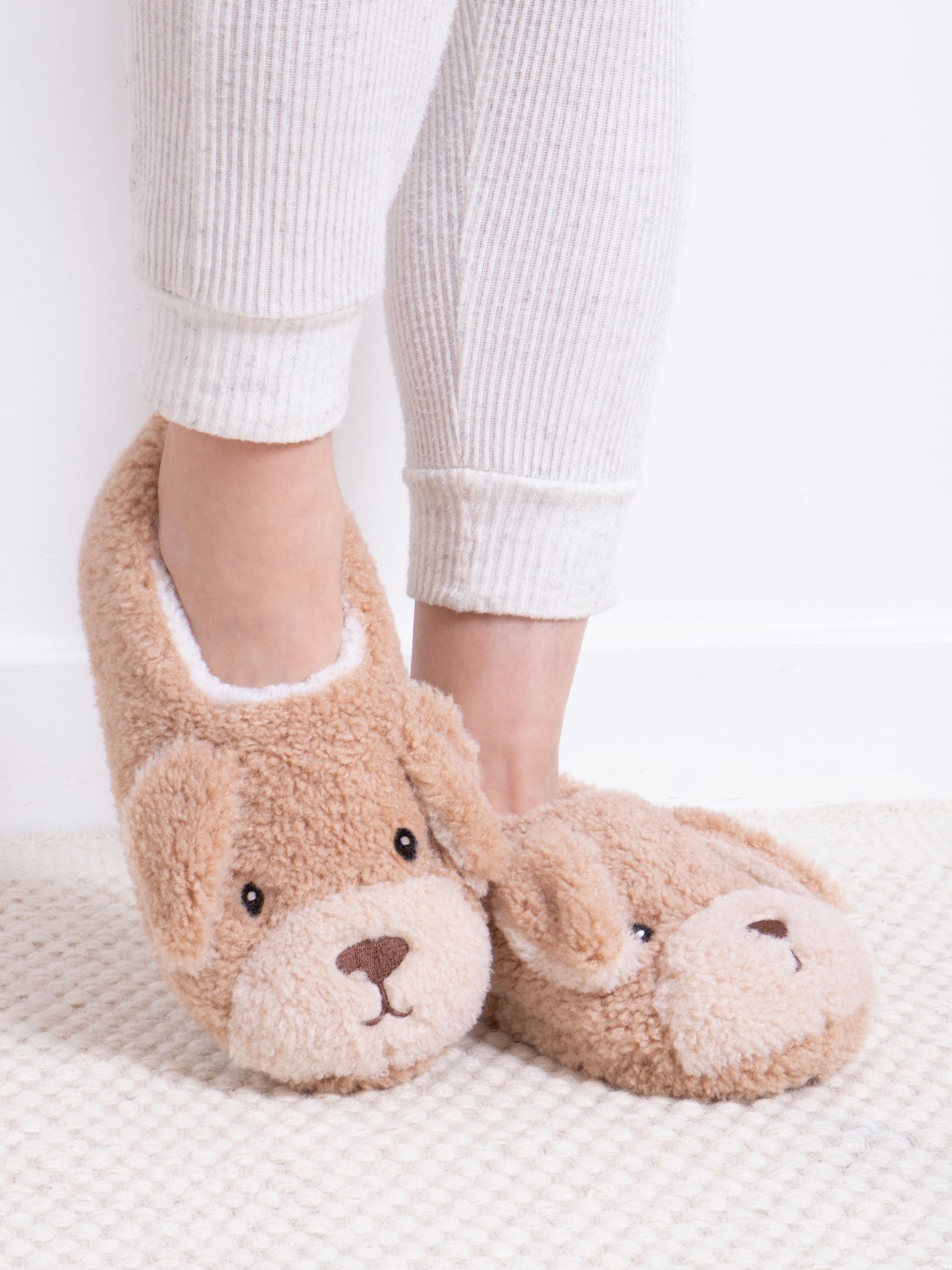 Totes Toasties Ladies Novelty Dog Full Back Slippers