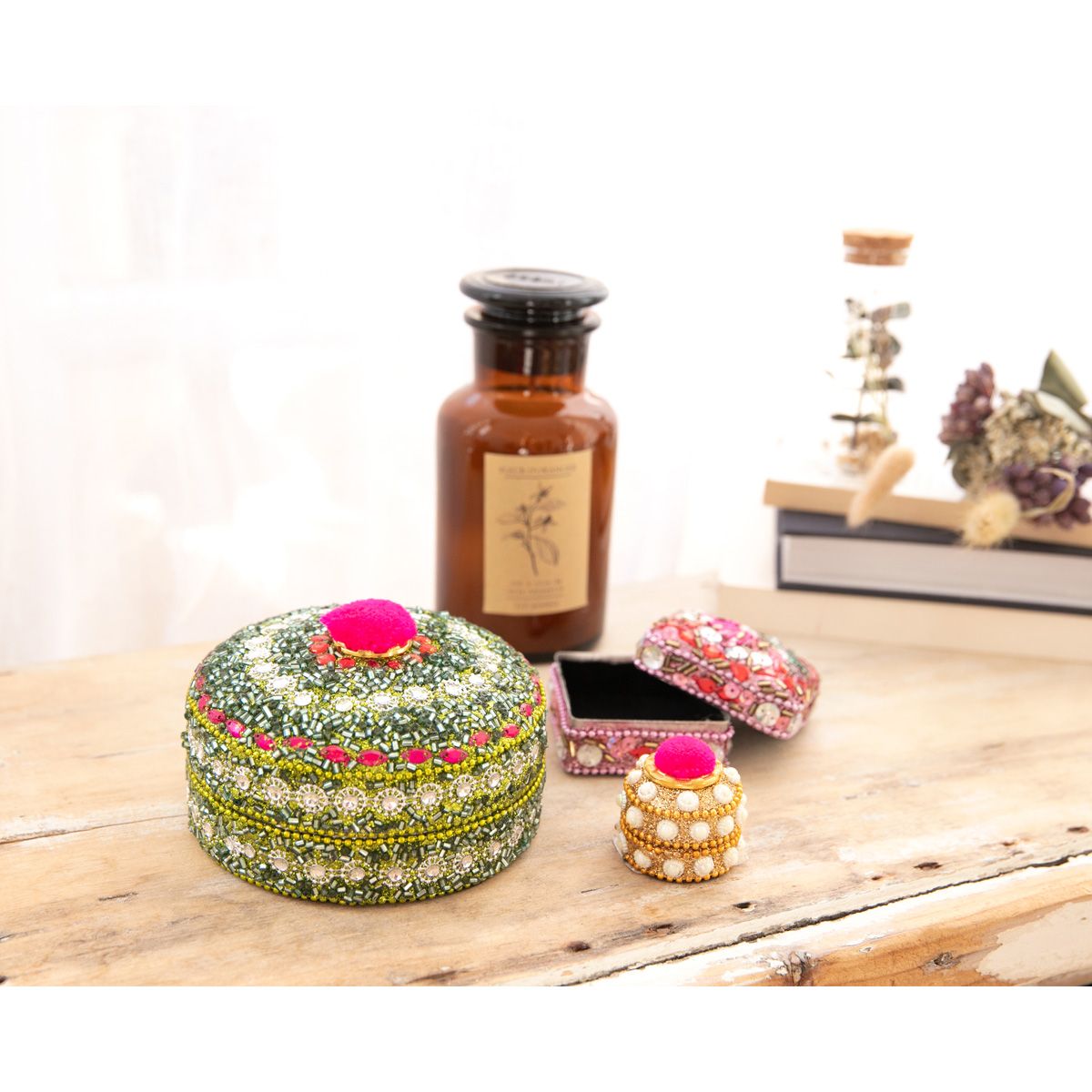 Petite boîte indienne ronde or et fushia