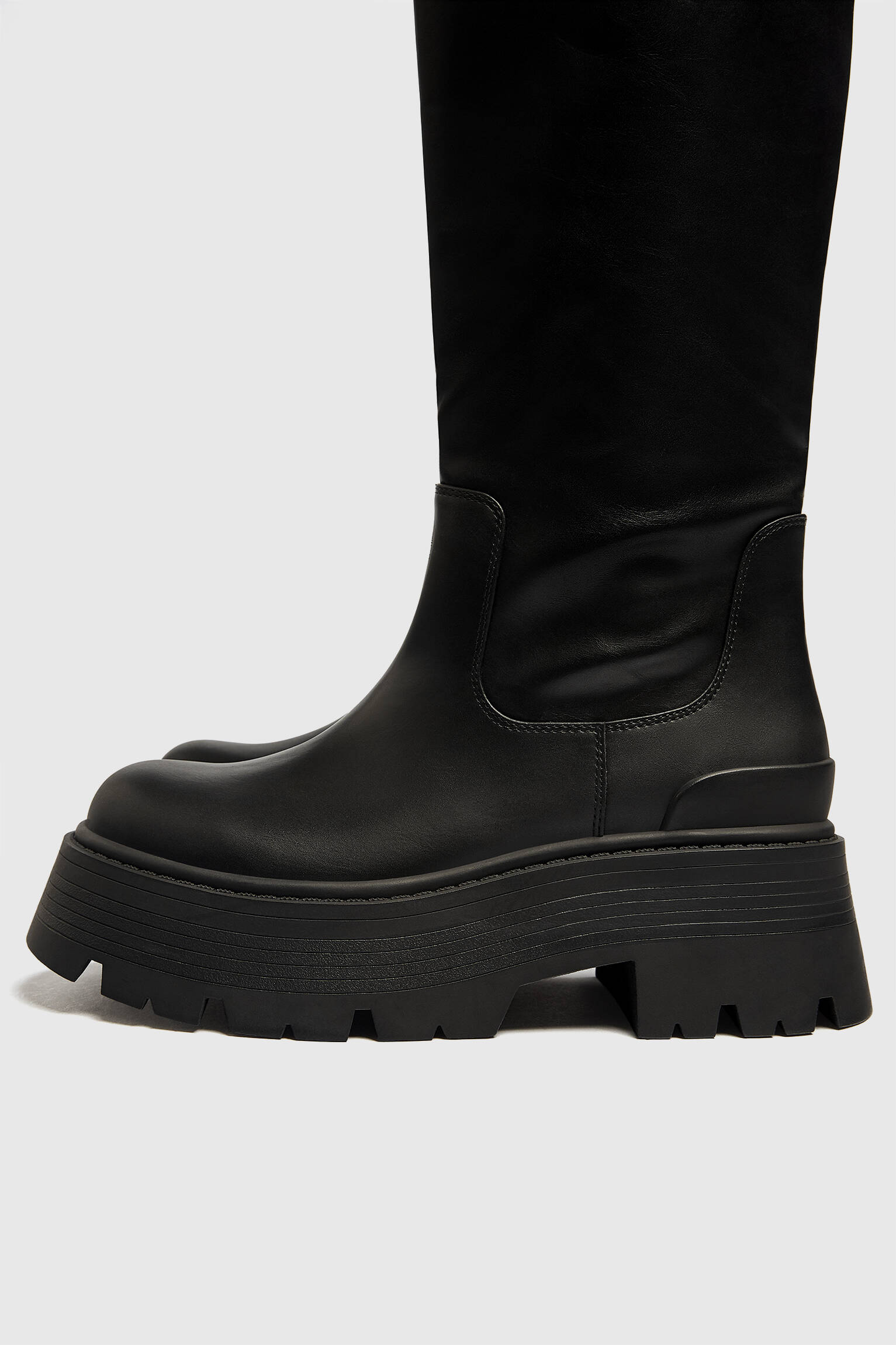 BOTA DE CANO ALTO COM FORRO QUENTE - PRETA