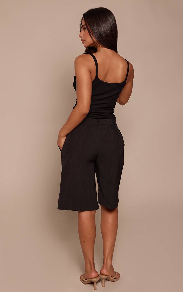 Noir Bermuda Long Taille Petite Avec Détails De Coutures Et Coupe Tailleur
