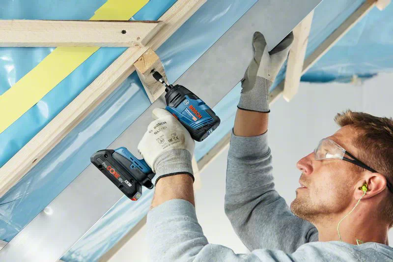 BOSCH COMBI-KIT 4 OUTILS 18V : GSR 18V-90C + GDR 18V-210C + GBH 18V-24C + GOP 18V-28 + 1 BATTERIE 4,0 AH (PROCORE) + 2 BATTERIES 5,5 AH (PROCORE) + GAL 1880CV (L) PROFESSIONAL