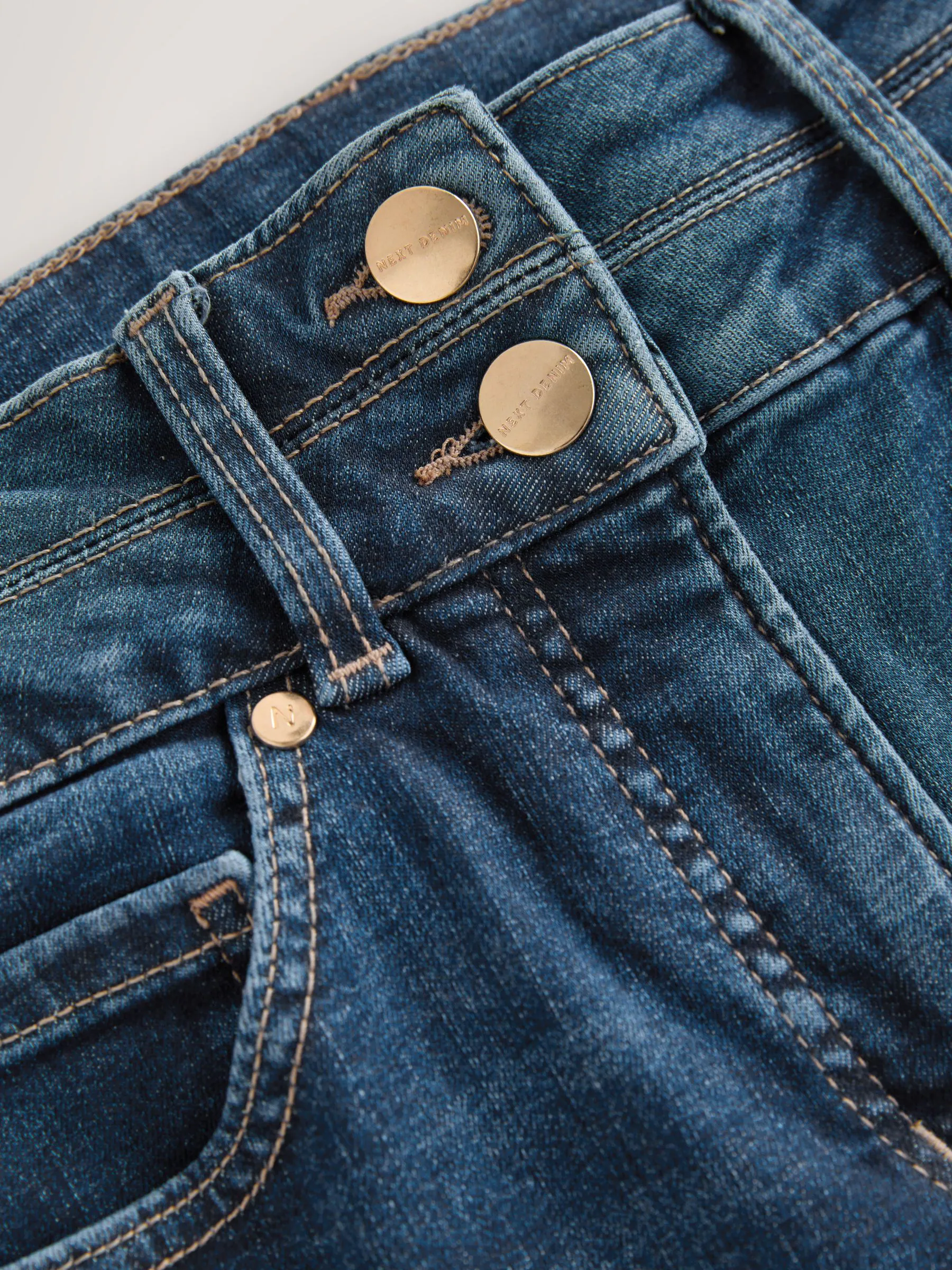 Middenblauw denim - Figuurvormende slim jeans