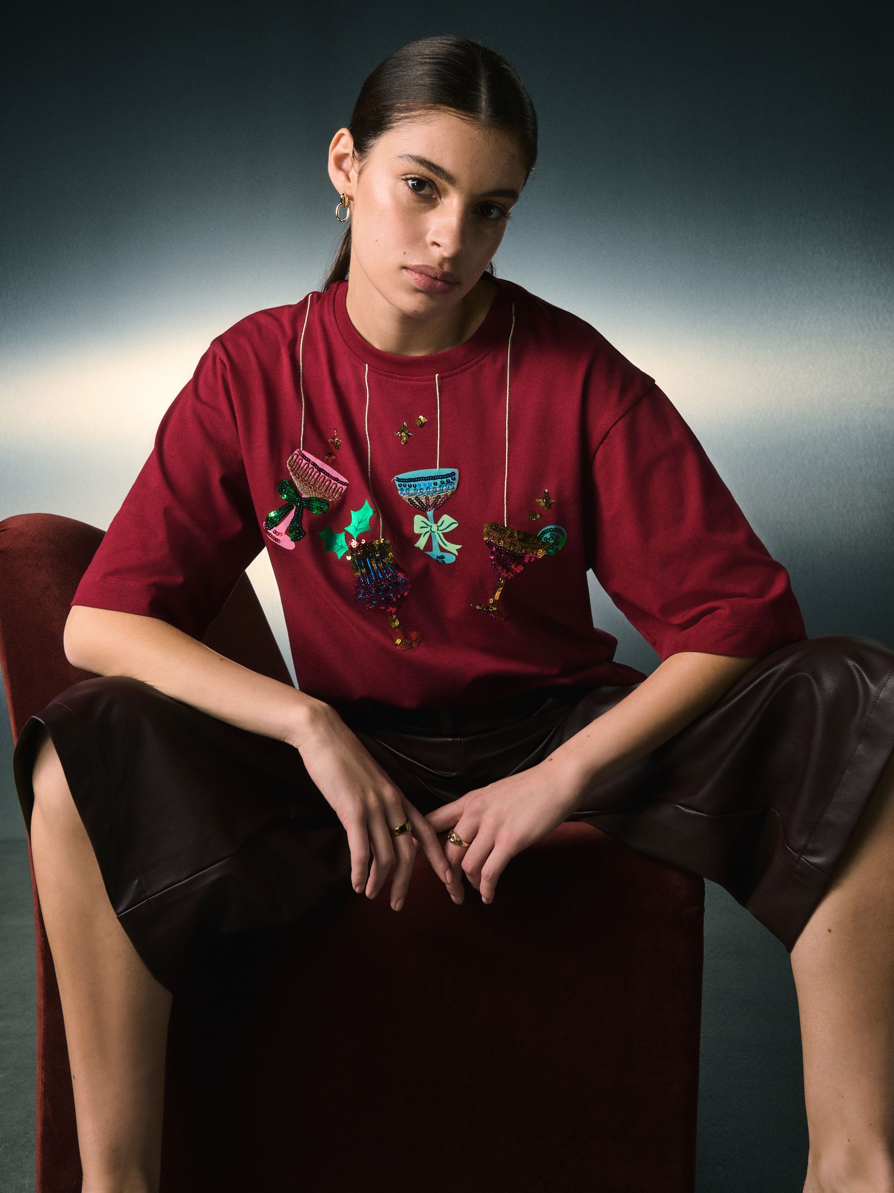 Bordeauxrood - Chrismas Bauble Graphic T-shirt met korte mouwen en lovertjes