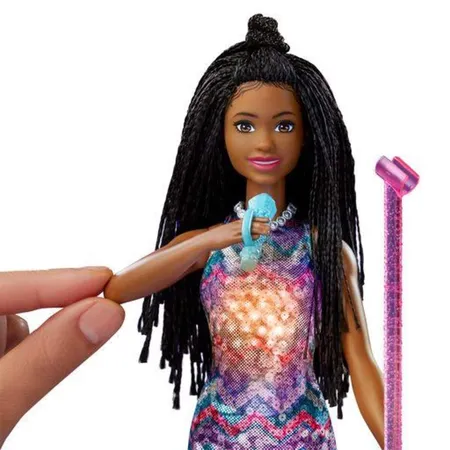 Barbie „Bühne Frei für große Träume“ Brooklyn Sängerin Puppe mit leuchtendem Kleid
