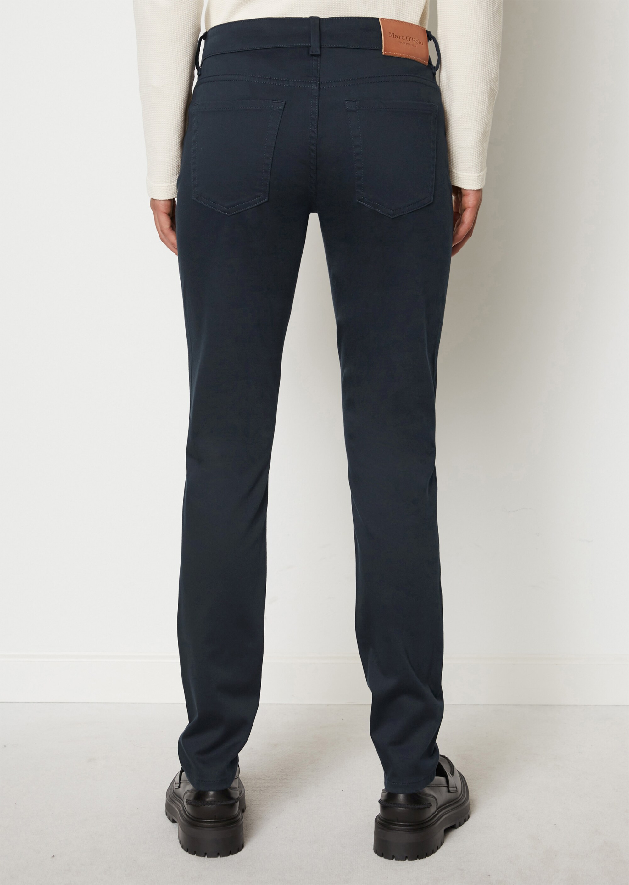 Hose Modell ALBY slim aus Satin-Stretch