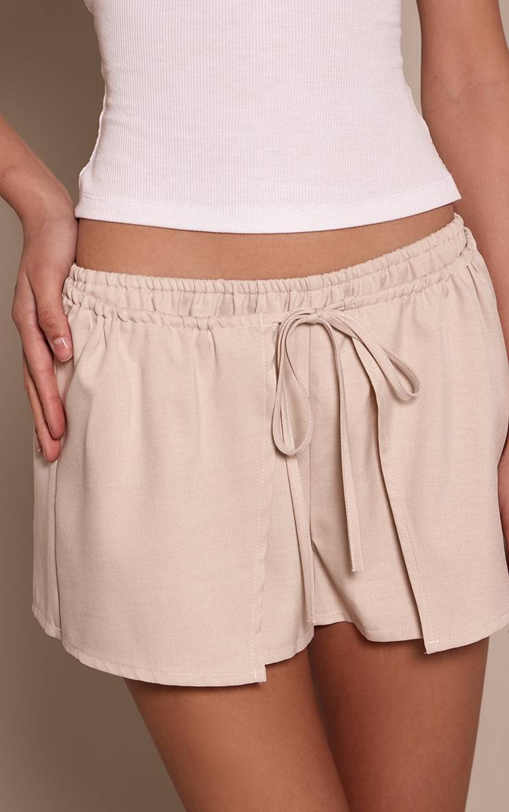 Sable Short En Tissu Tissé Avec Détail Cache-cœur