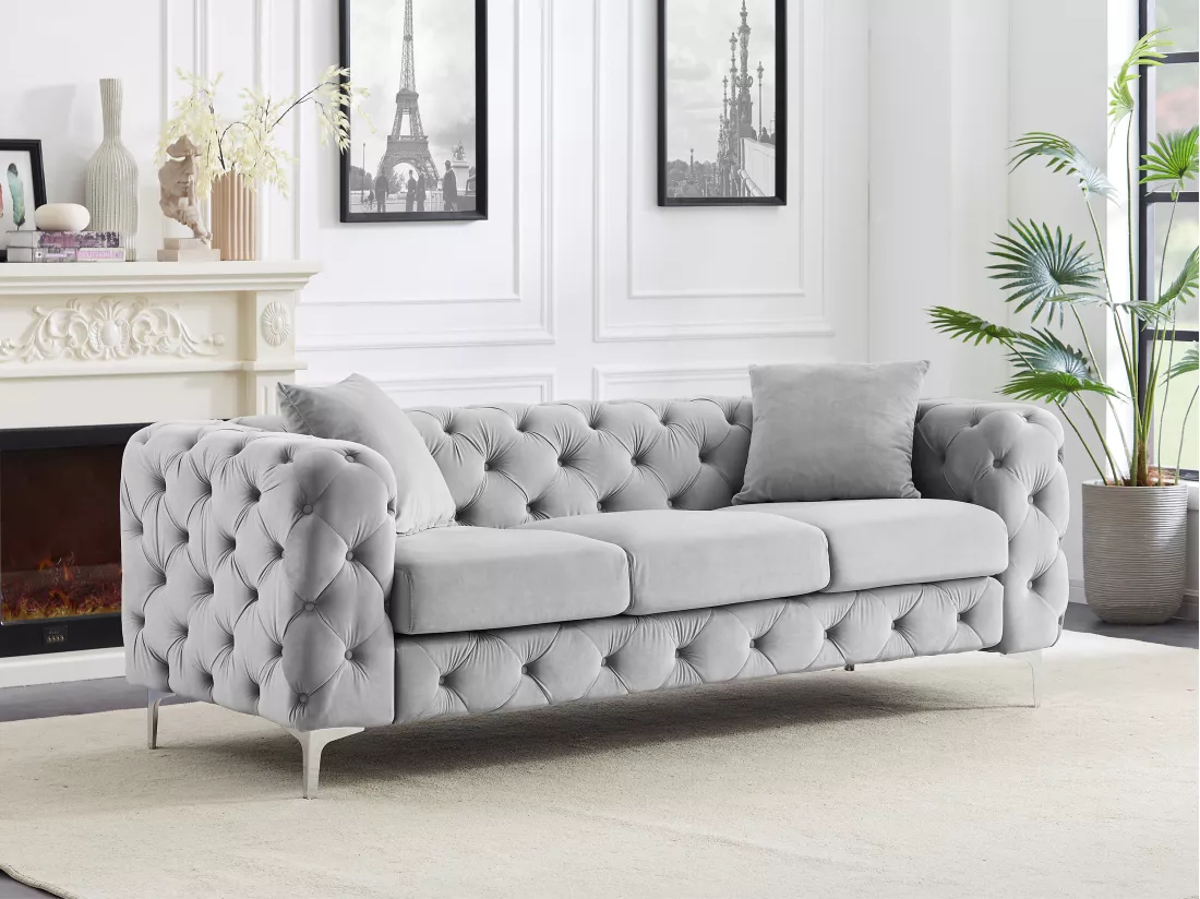 Canapé 3 places chesterfield en velours gris clair EDWINA