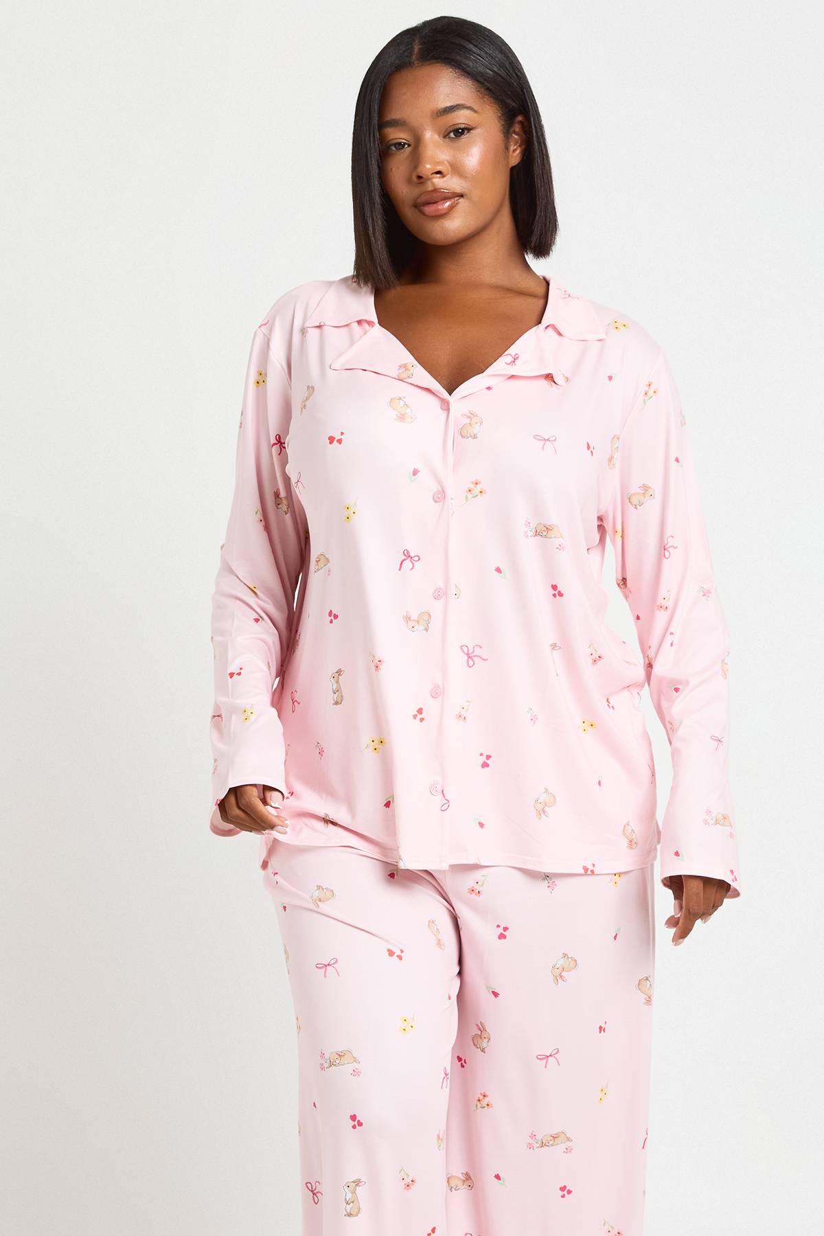 boohoo Ensemble Pyjama Grande Taille Chemise À Manches Longues Et Pantalon Imprimé Lapins Et Nœuds
