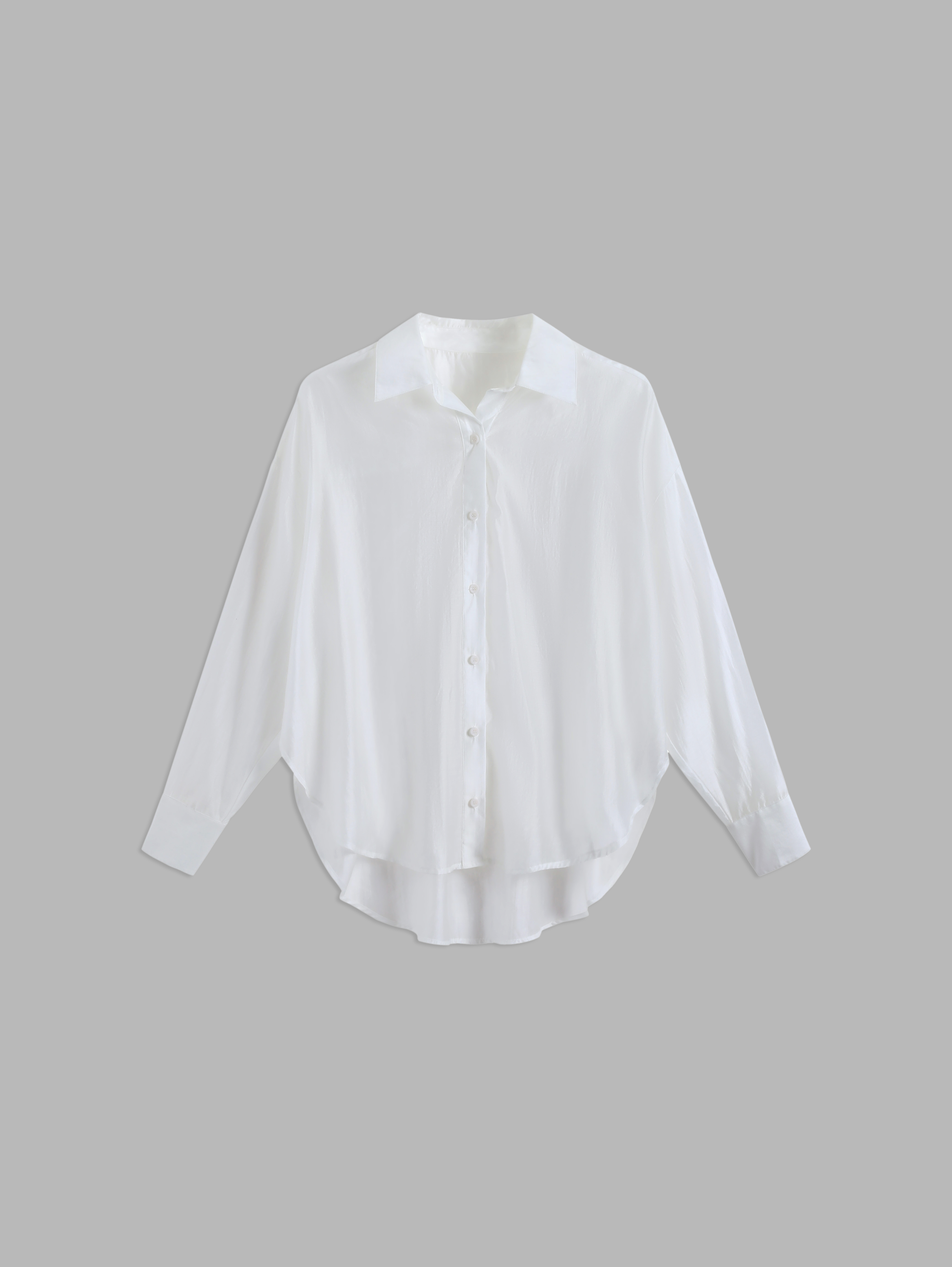 Chemise à manches longues et boutons blanche