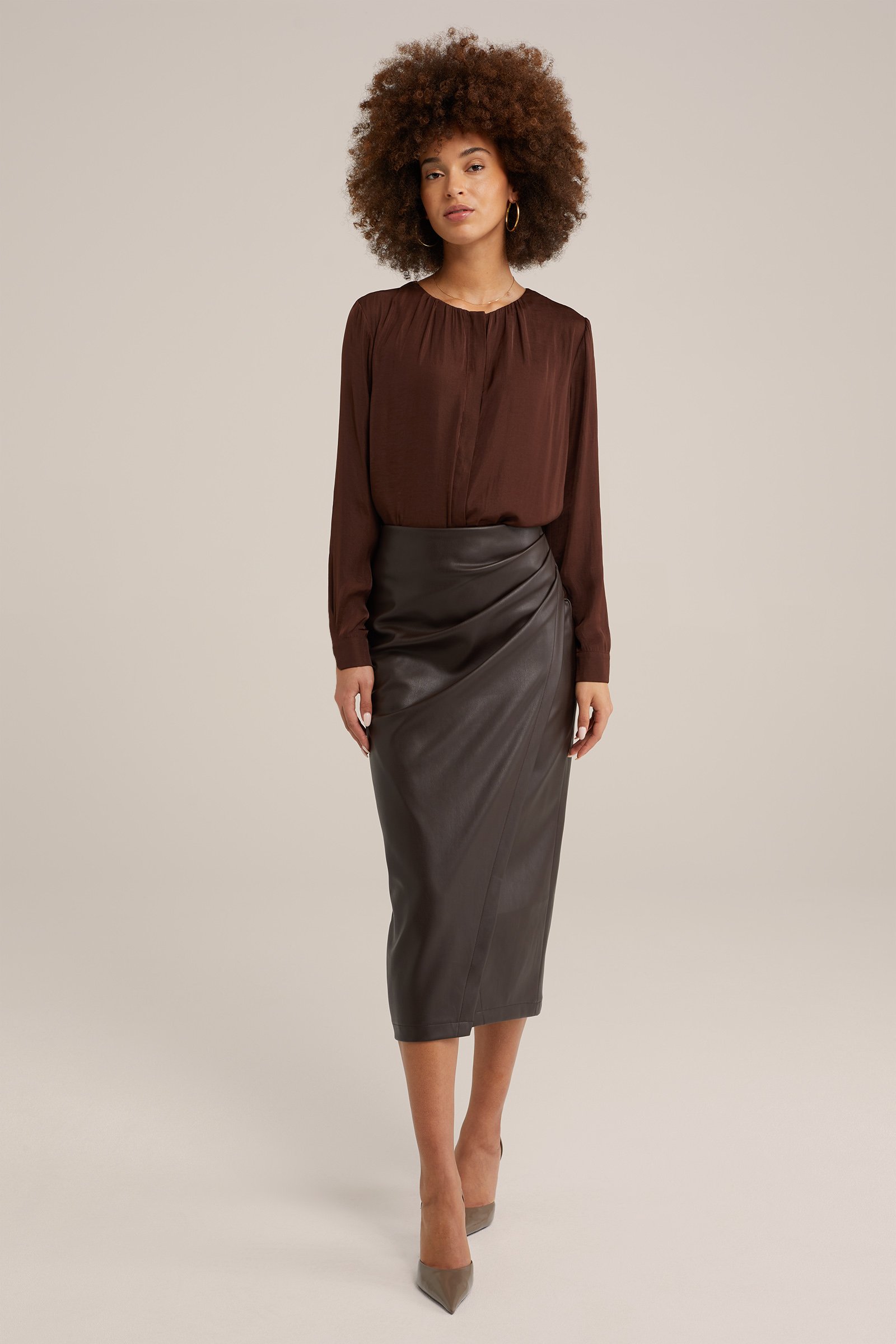 blouse met satijnen look WE Fashion Bruin