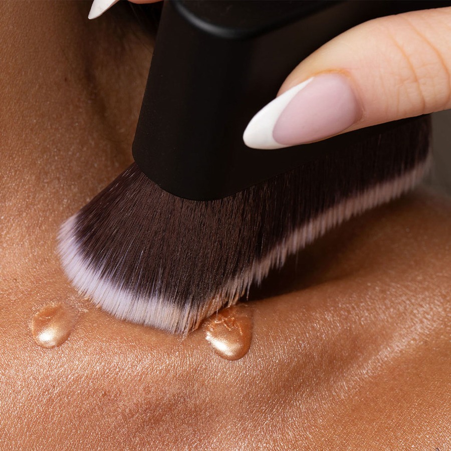 Brushworks No. 24 Blending Face & Body Brush