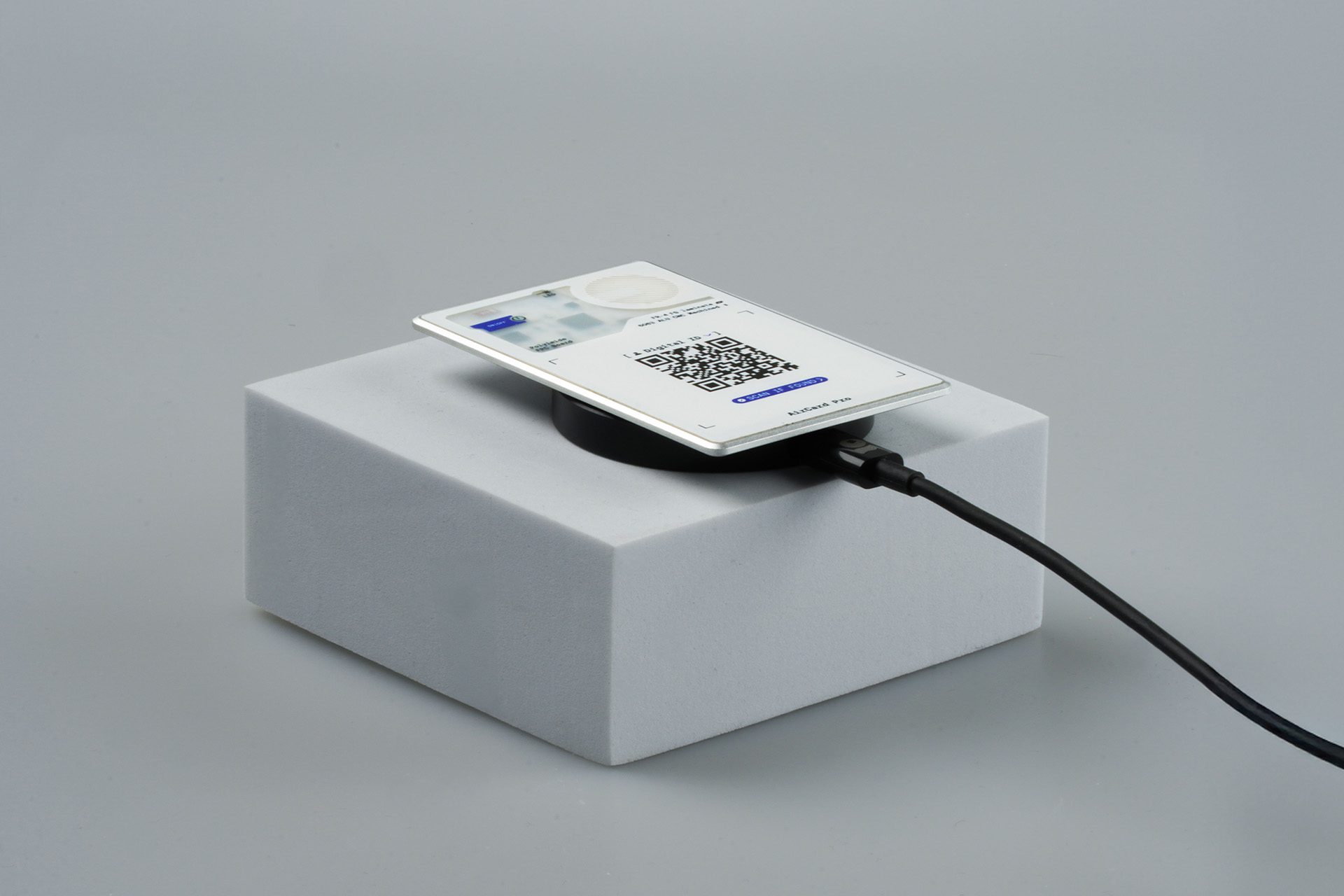 Rolling Square AirCard Pro Tracker met Google Find My - White