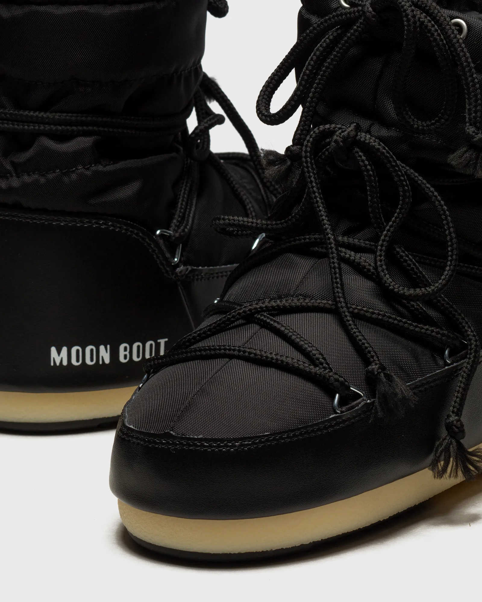 Bota Moon Boot LEVE DE NYLON BAIXO