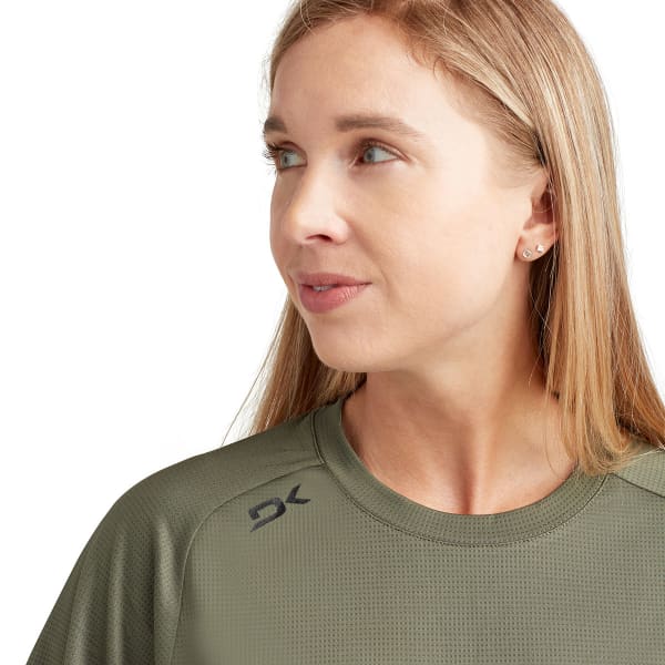 Bons plans textile été DAKINE WOMEN'S SYNCLINE S/S JERSEY CANOPEE GREEN