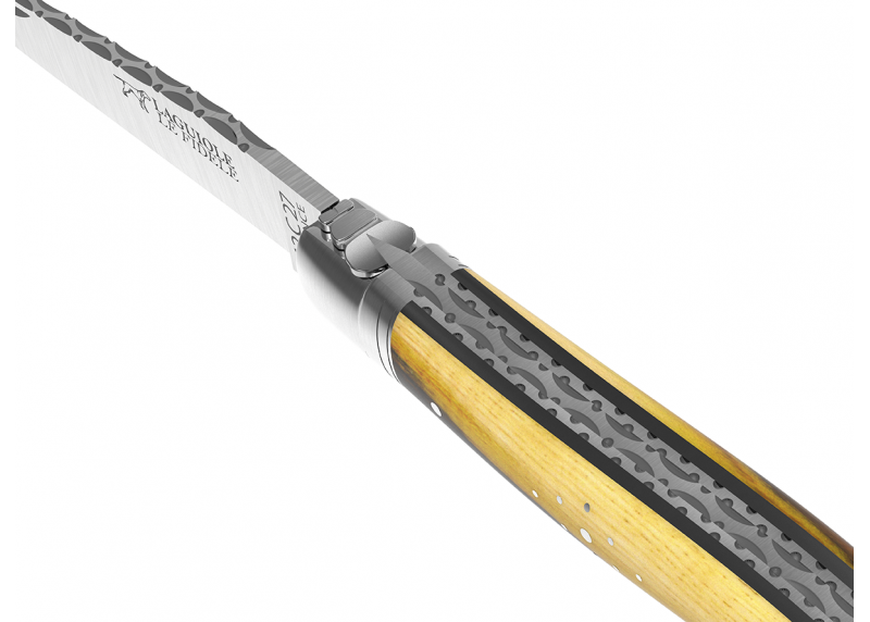 Couteau Laguiole prestige avec un manche en bois de pistachier et mitres en acier inoxydable