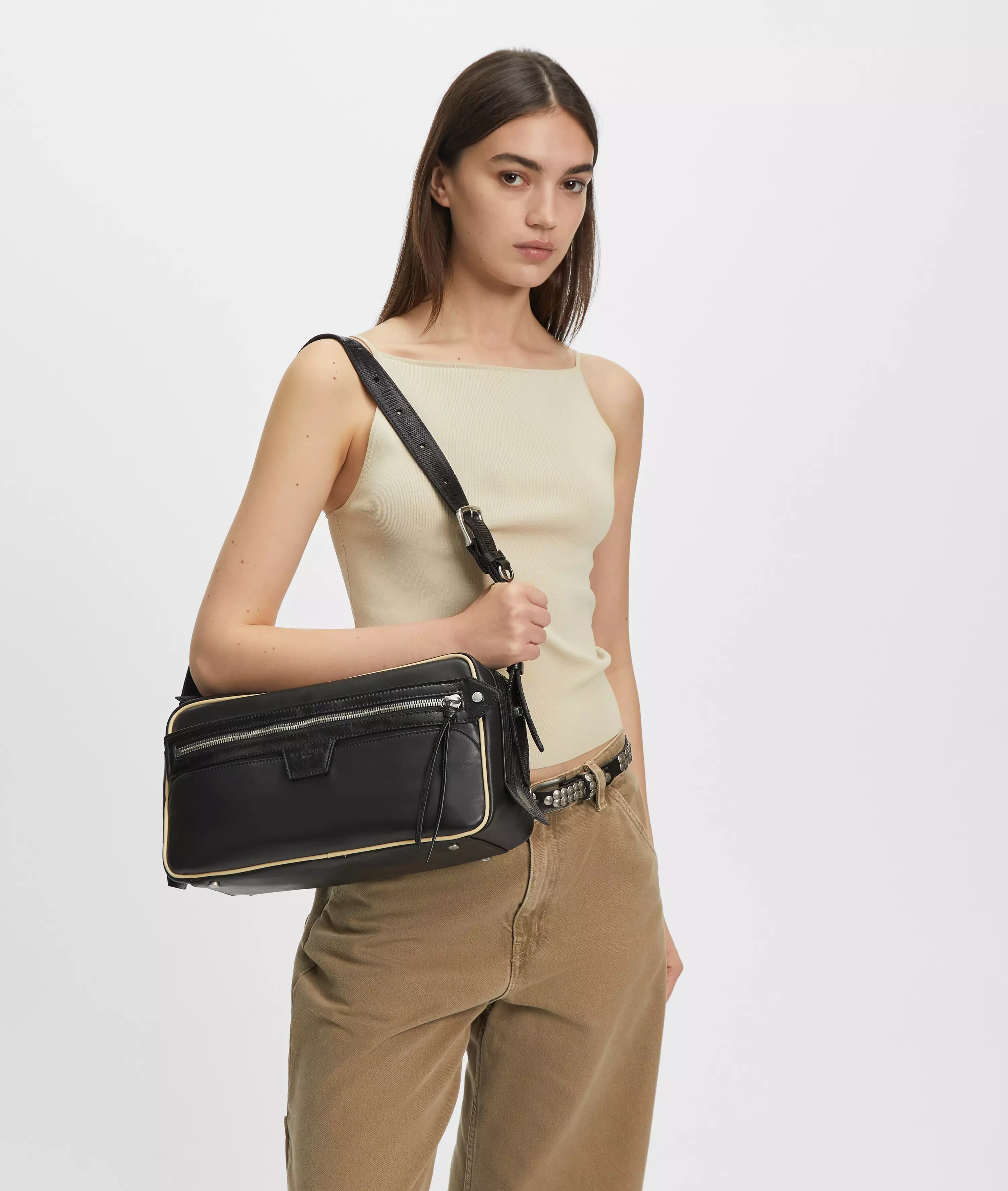 Juno Satchel M Spacious shoulder bag in smooth leather look