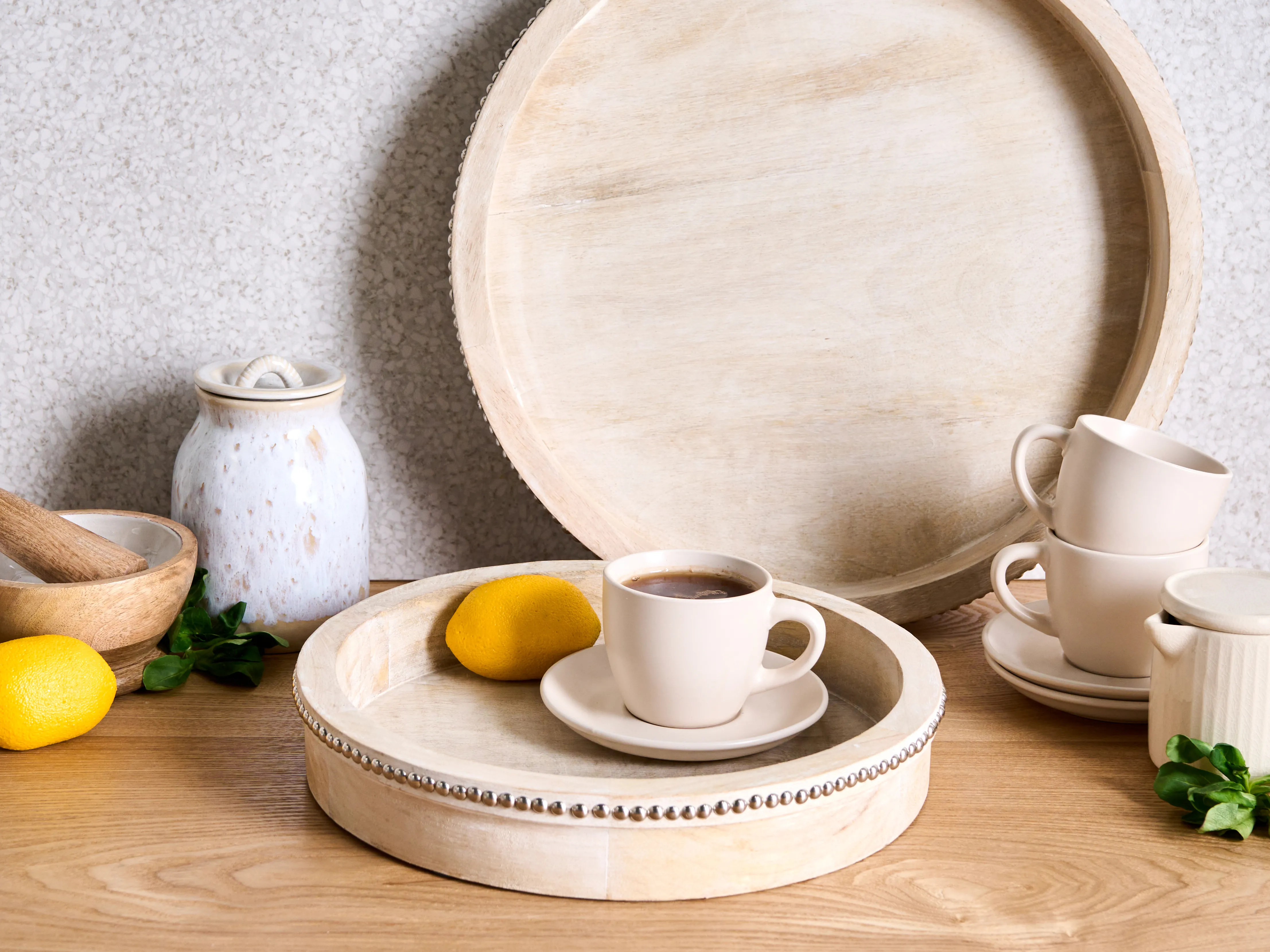 Set van 2 dienbladen MANSOURA Mangohout Lichtbruin