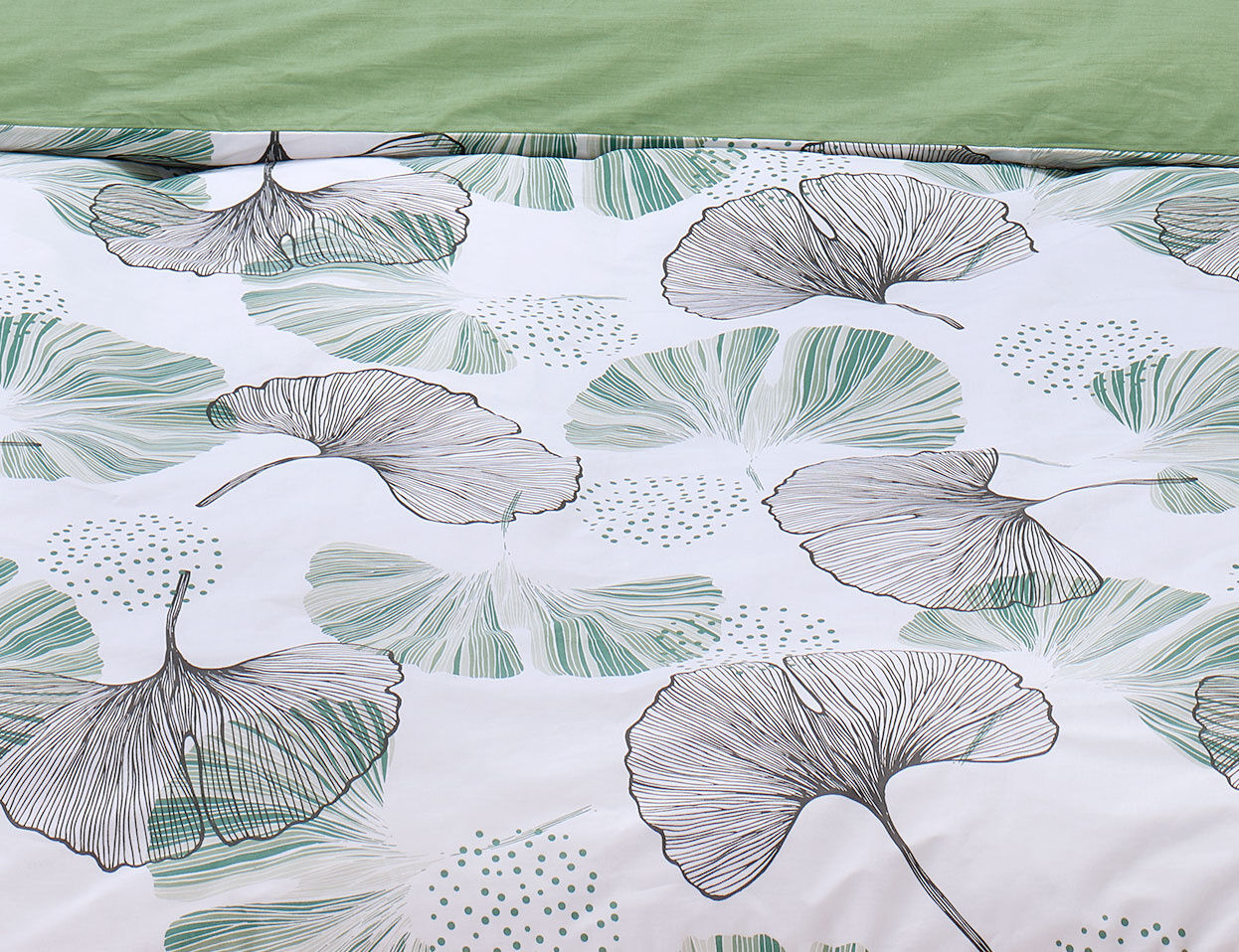 Bettwäsche mit Gingkoblättern in grün und schwarz