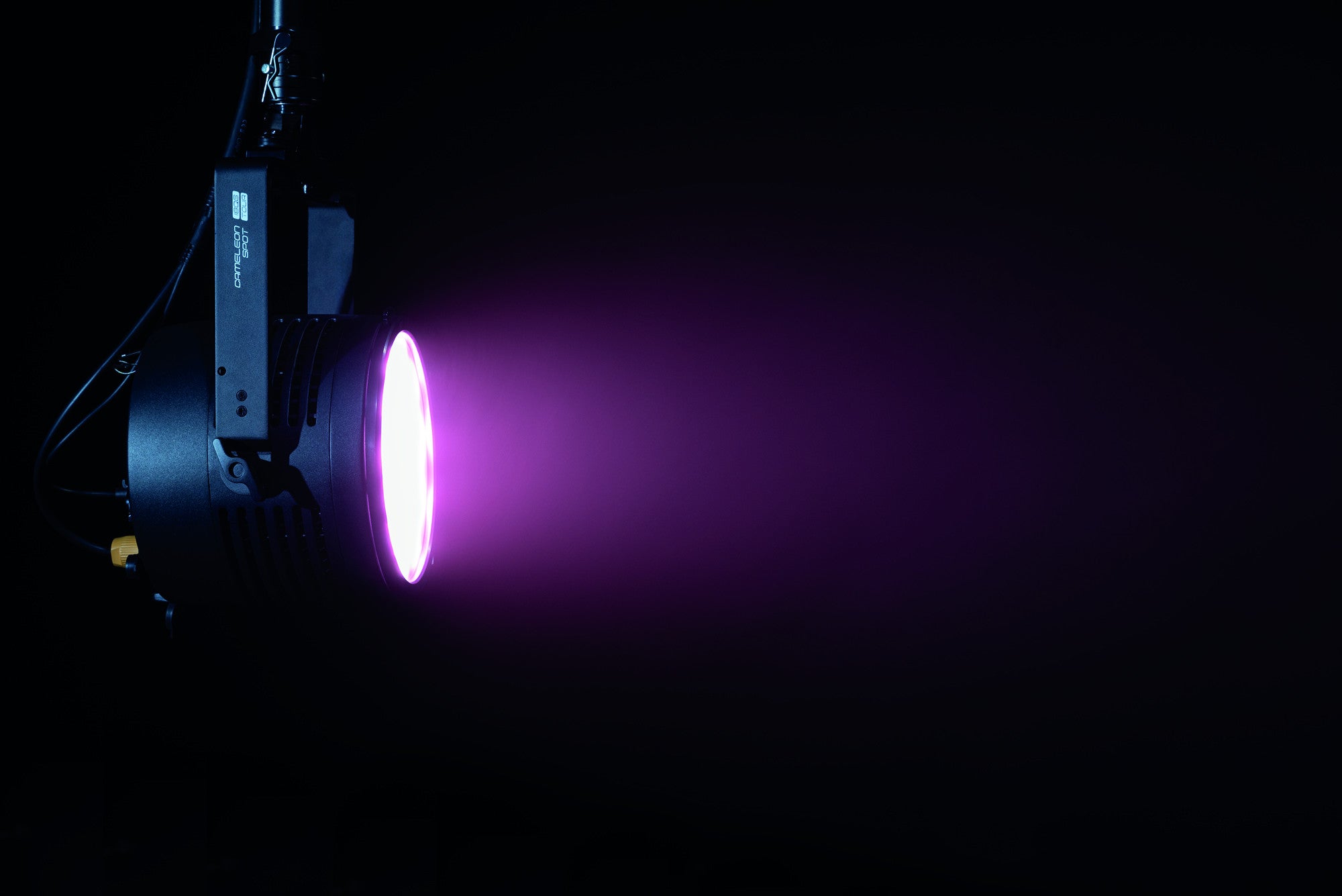 Showtec Cameleon Spot 18Q6 Tour RGBWA-UV LED spot