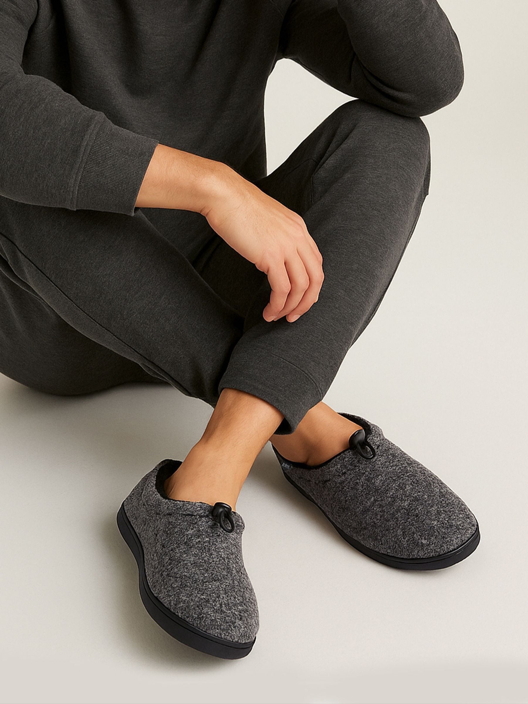 Totes Isotoner Mens Felt Full Back Slippers With Pull Toggle