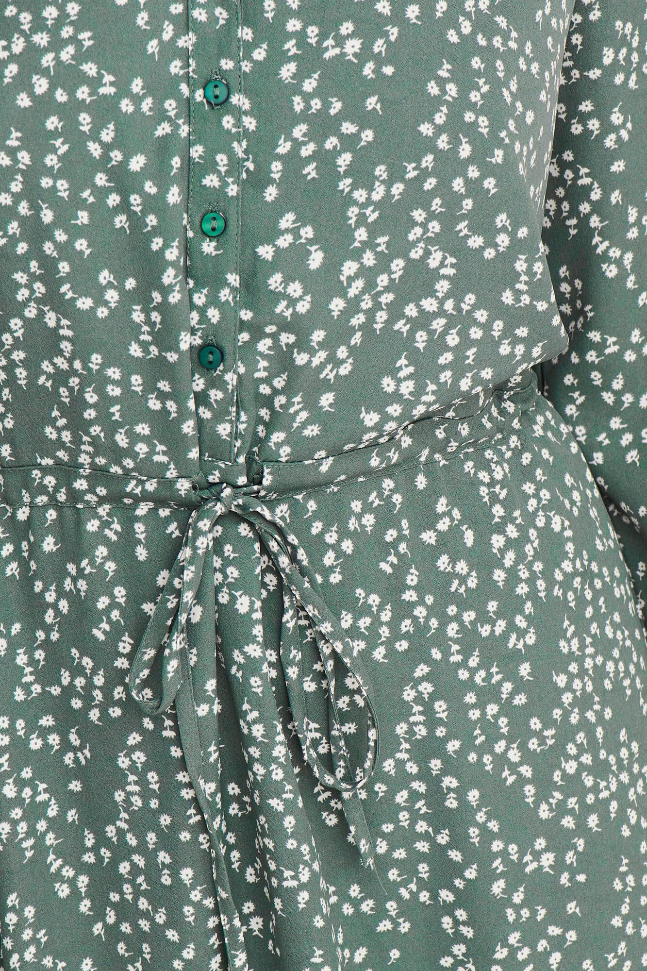 Vestido com botões frontais e decote em V