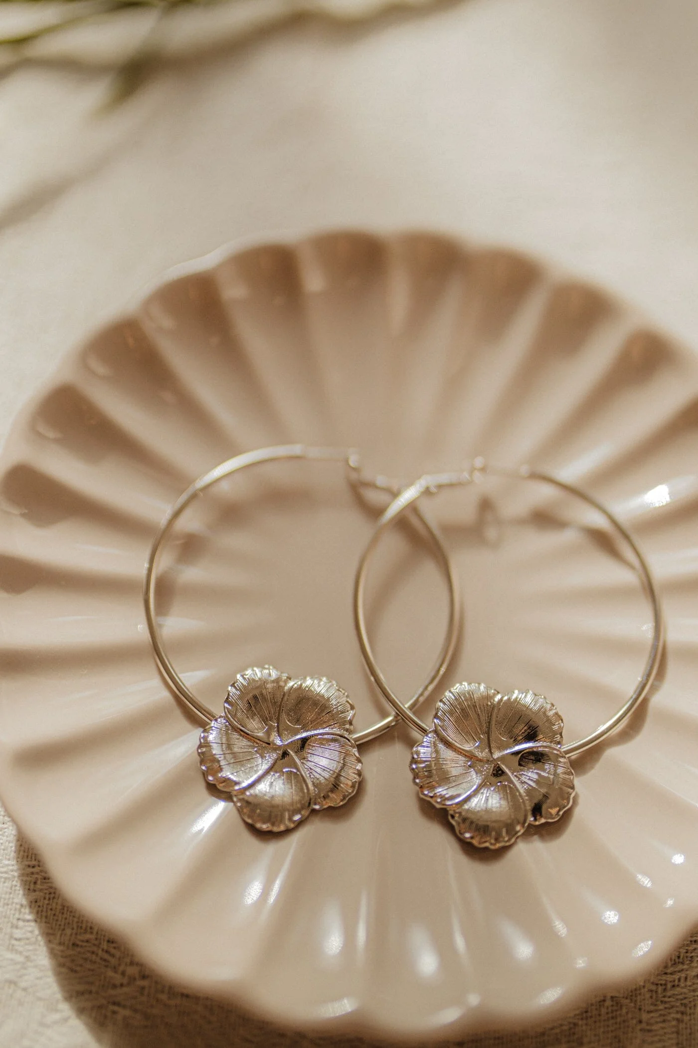 HÉLIOS - Boucles d'oreilles créoles fleurs doré à l'or fin | Argent