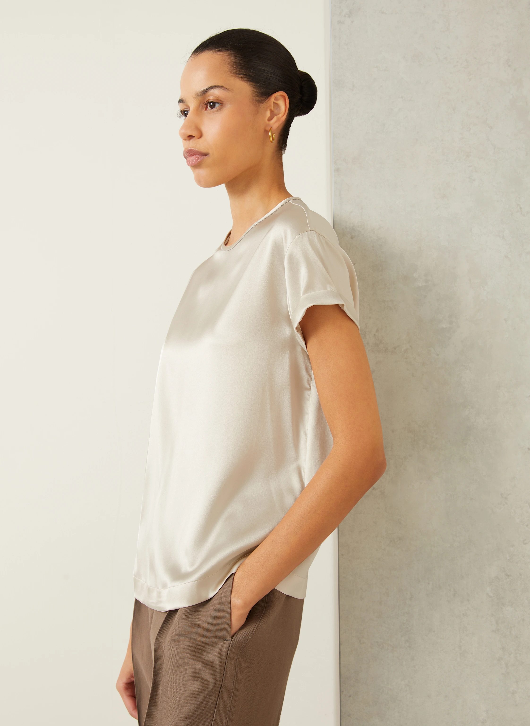 BRUNELLO CUCINELLI Blusenshirt aus Seide mit Schmucksteinen