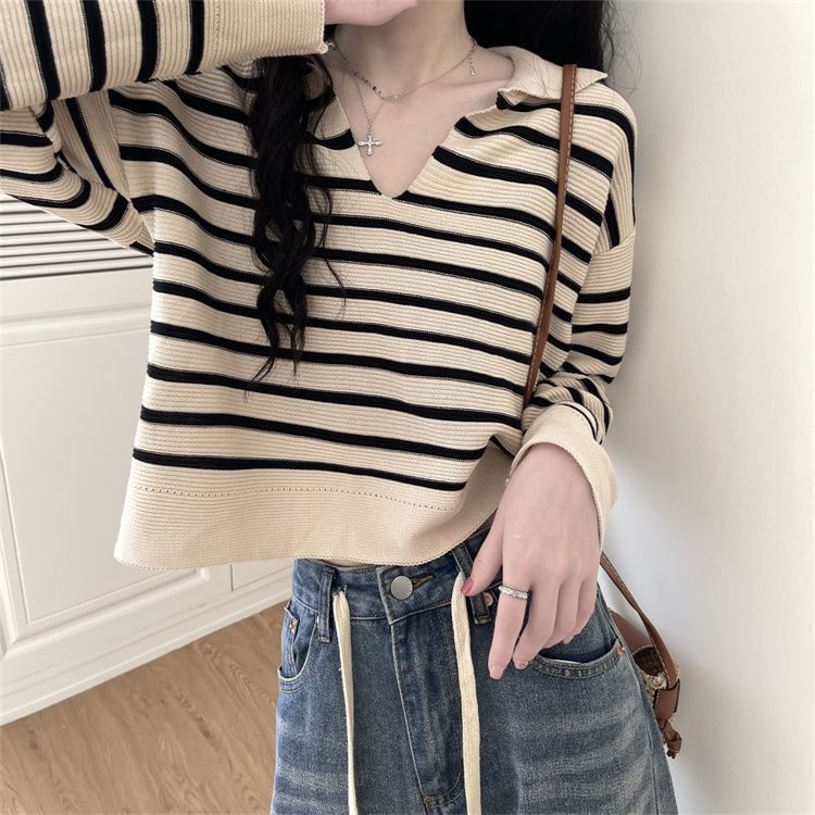 Robynn - Gestreepte crop top met lange mouwen, V-hals en kraag