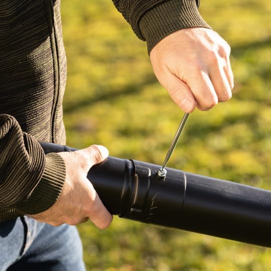 Scheppach Benzin Laubbläser LBH3500P 4in1 Laubsauger mit Easy Start | 2Takt Motor - 25,4cm³ & 1,2PS | hohe Luftgeschwindigkeit 295 km/h | Luftstromvolumen 790m³/h | 50L Fangsack, Saug- & Blasrohr