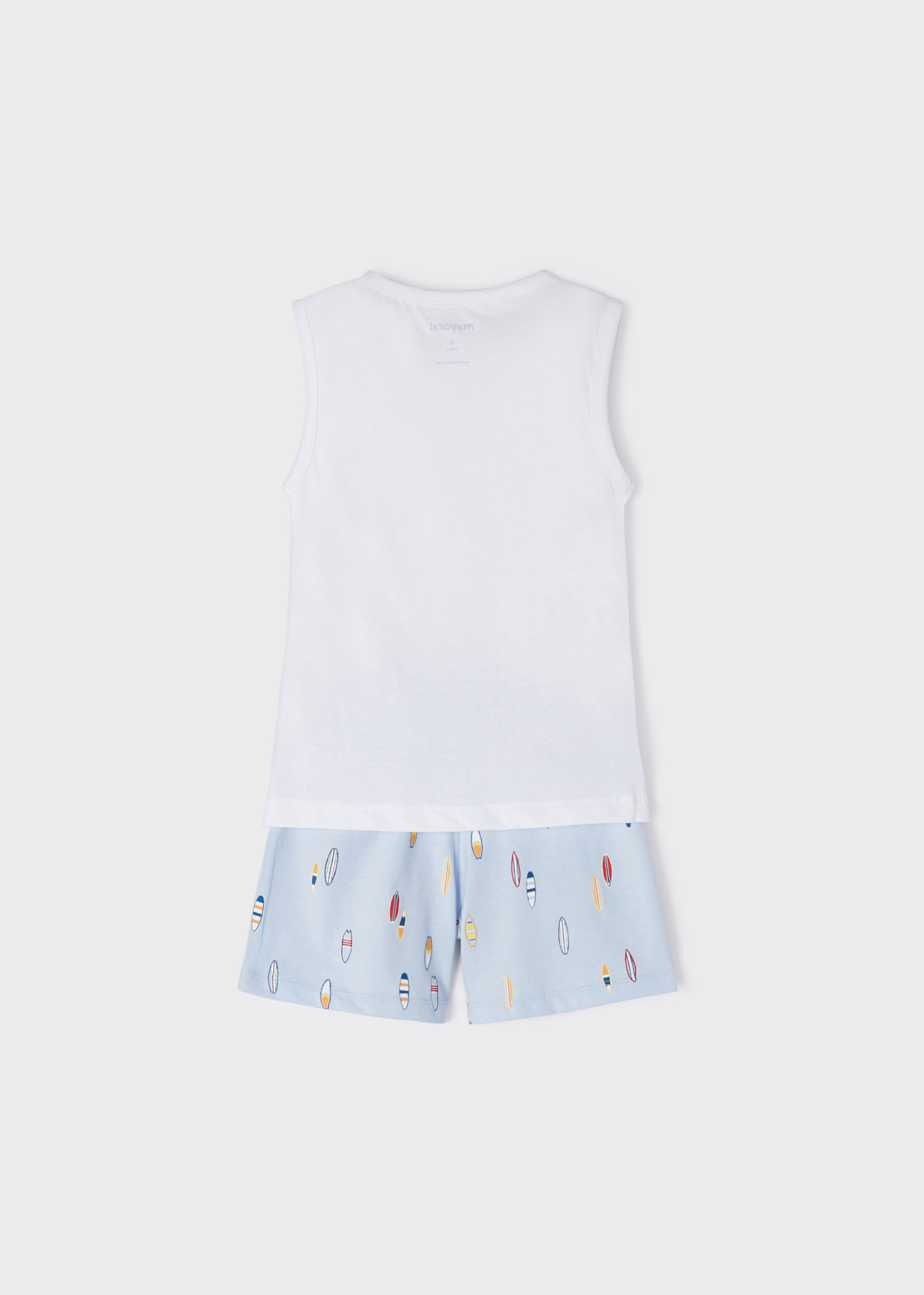Pijama infantil confeccionado com algodão sustentável.