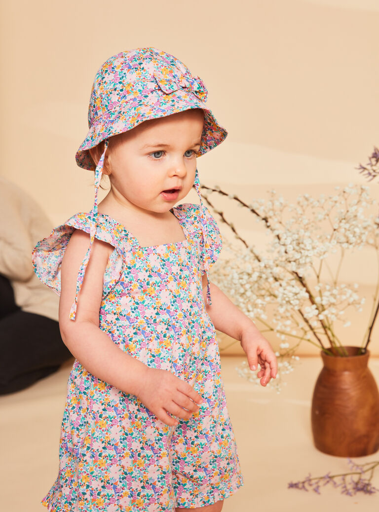 Chapeau écru à imprimé fleuri