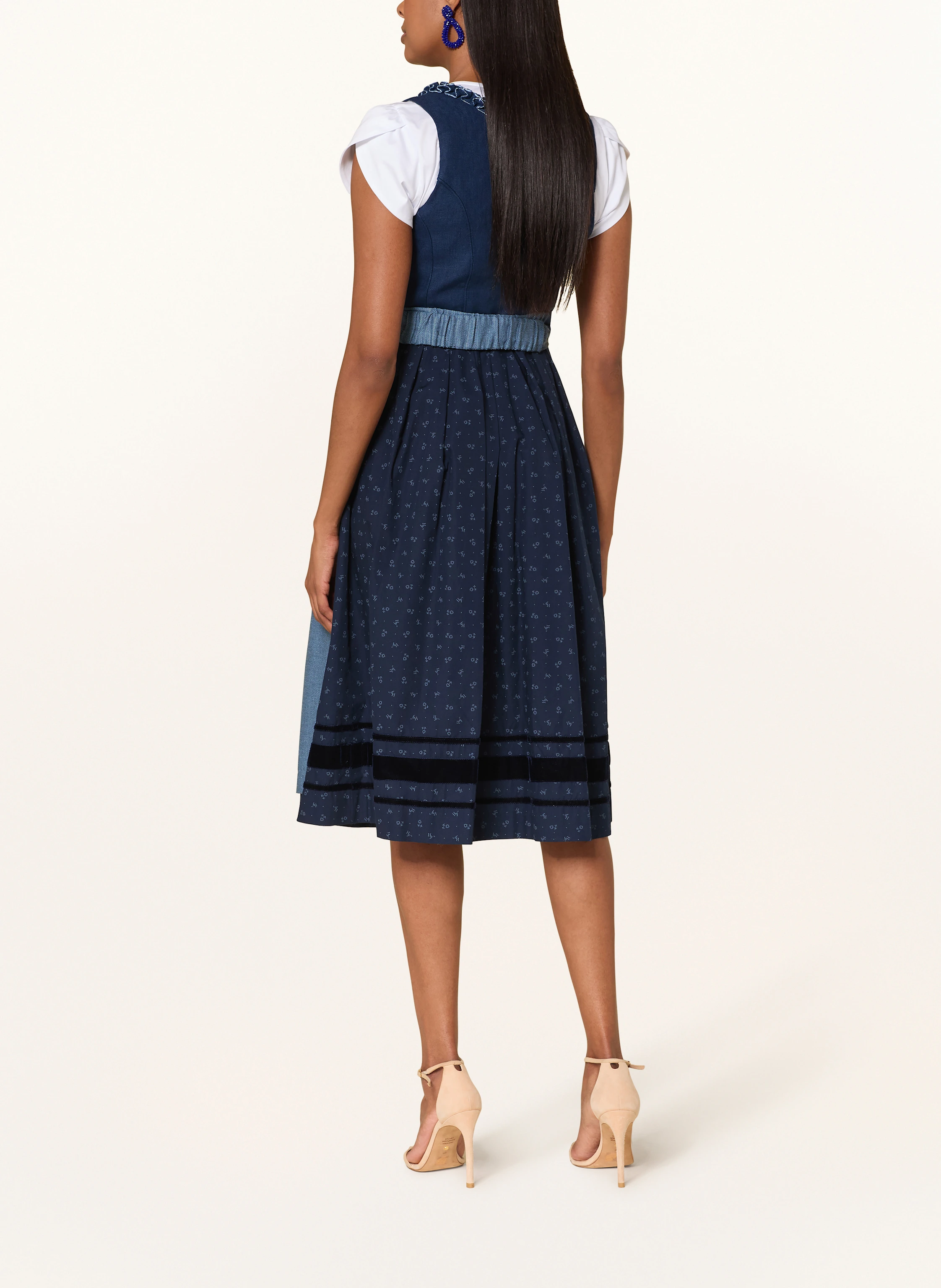 AlpenHERZ Leinendirndl AMANDO
