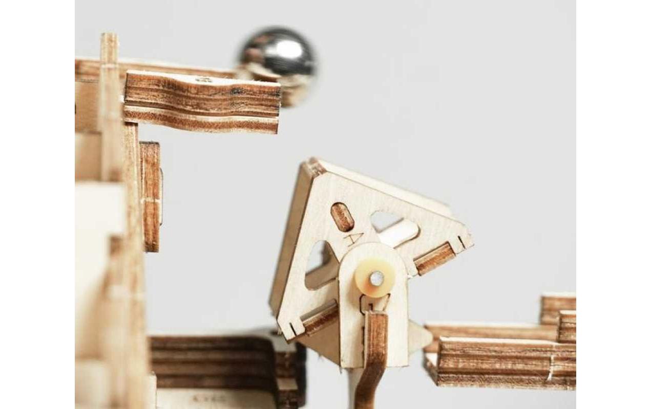 Bausatz Murmelbahn mit Kurbelantrieb3D-Puzzle aus lasergeschnittenen Holzteilen