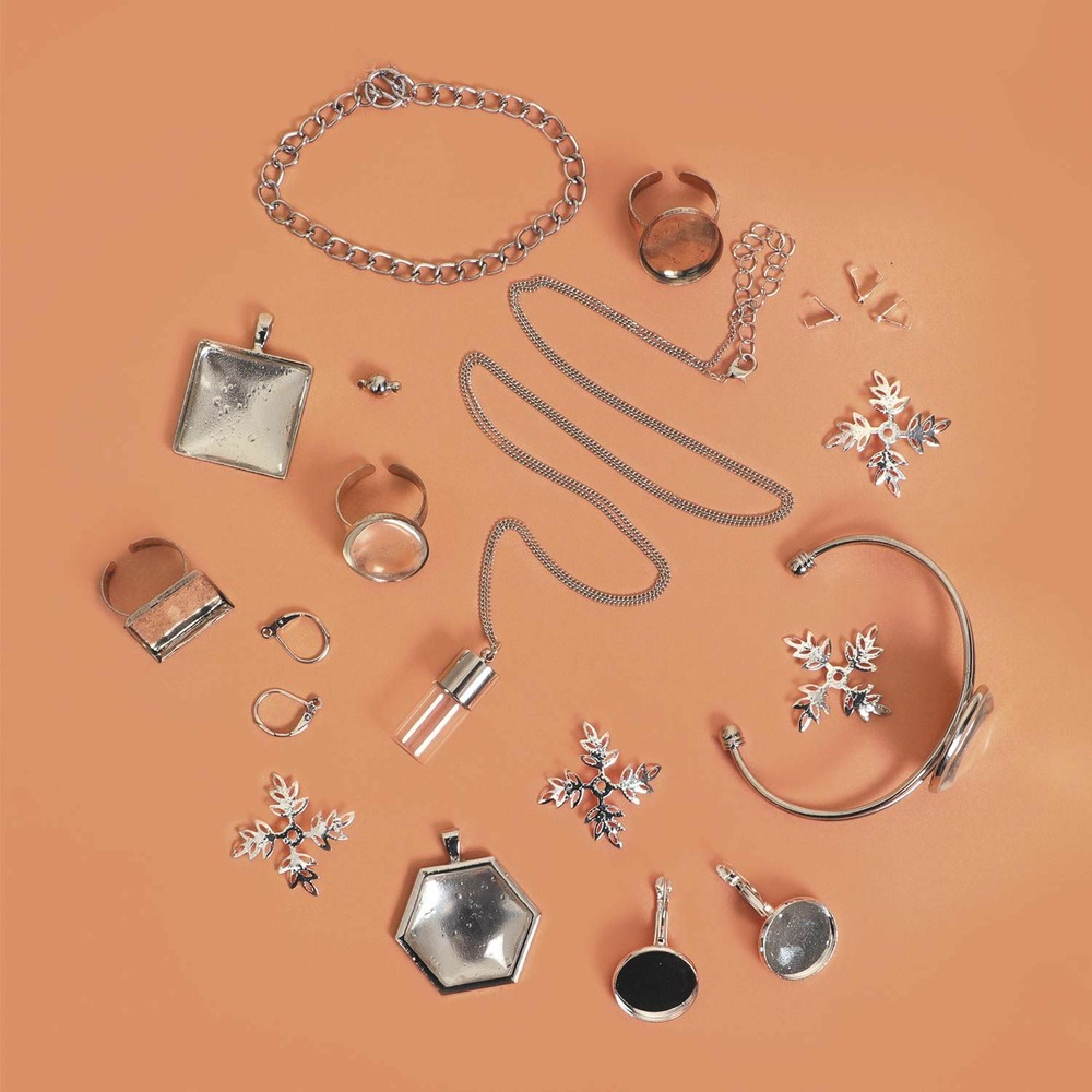 Coffret d'accessoires pour bijoux argentés