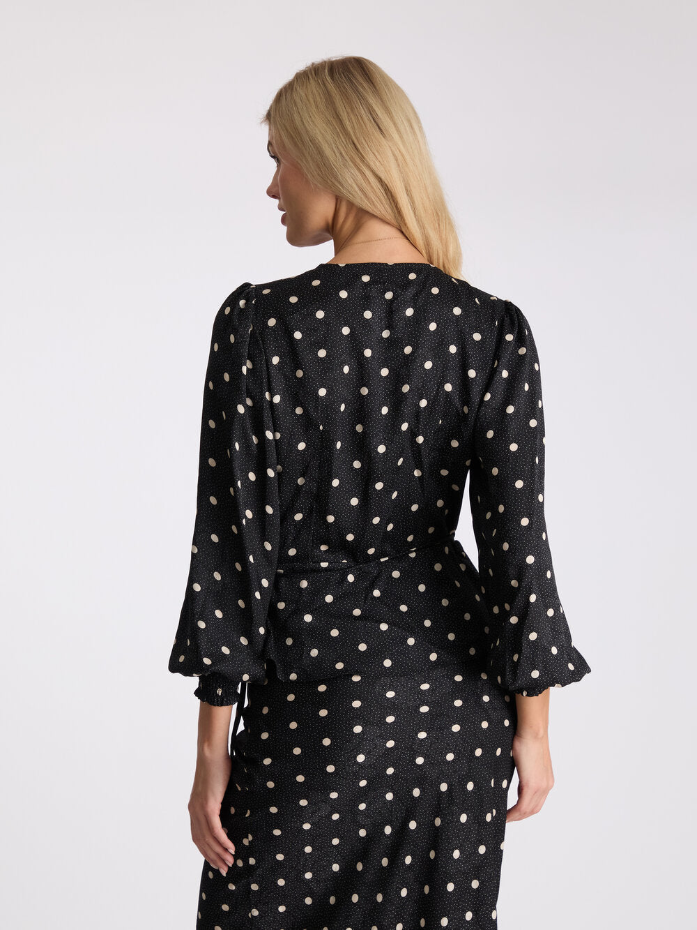 Neo Noir  Merry Retro Dot slå-om bluse - sort