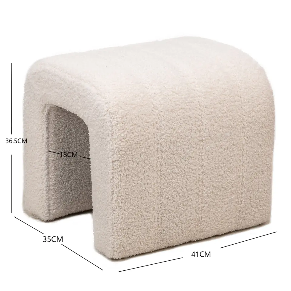 Pouf met witte krullen in Scandinavische stijl