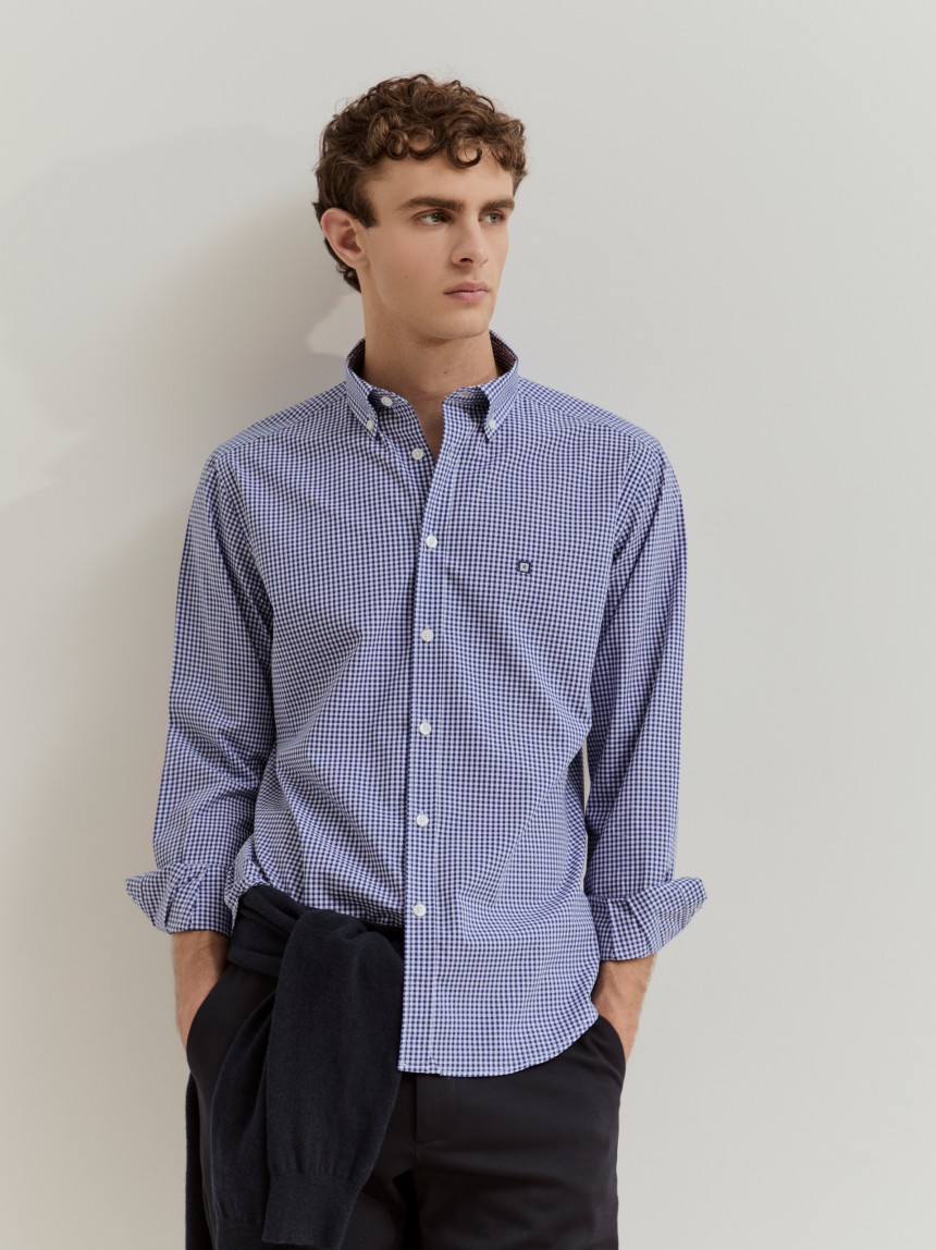 Camisa regular fit aos quadrados