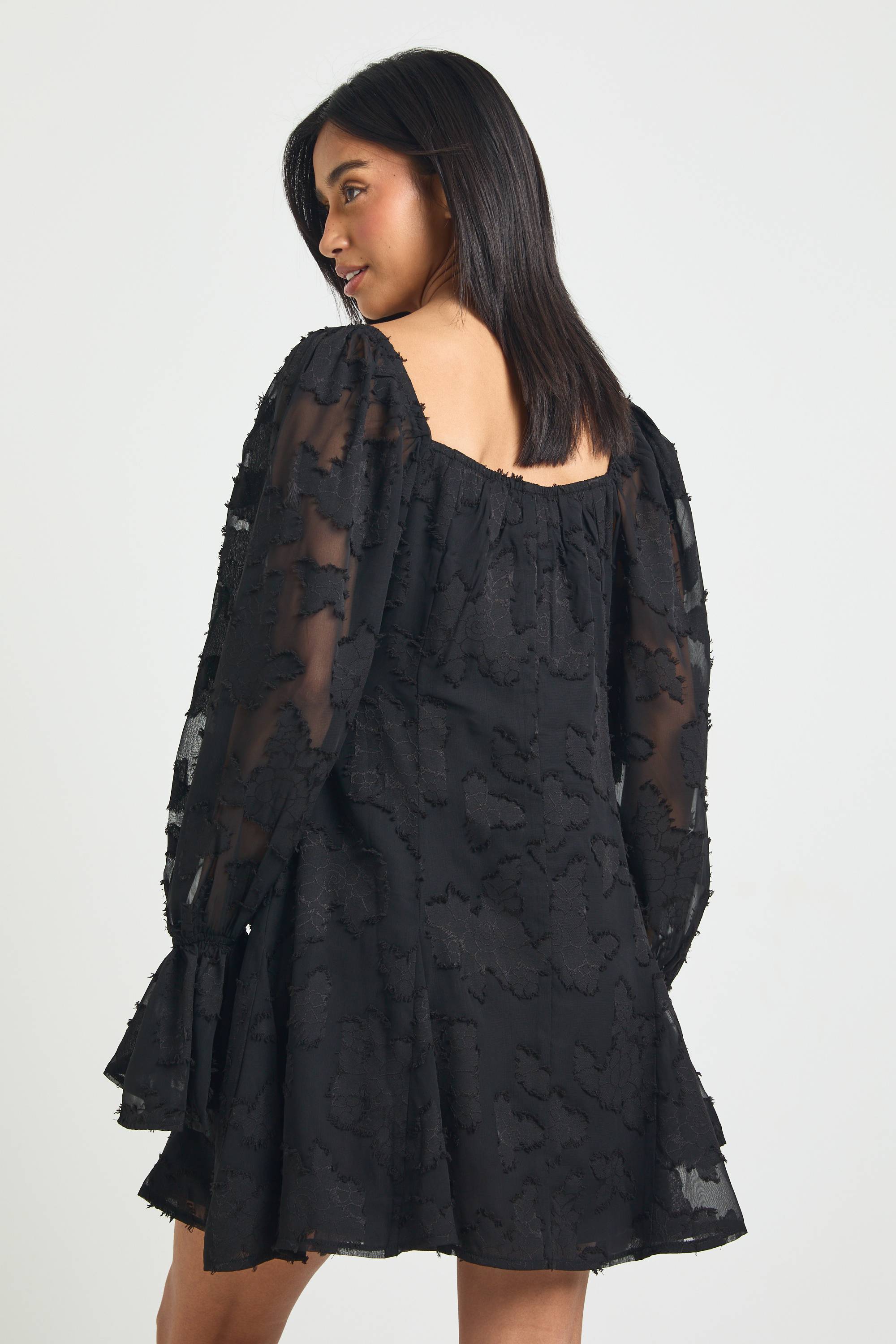 boohoo Robe Mini Patineuse À Godets Et Motif Floral Dévoré Petite